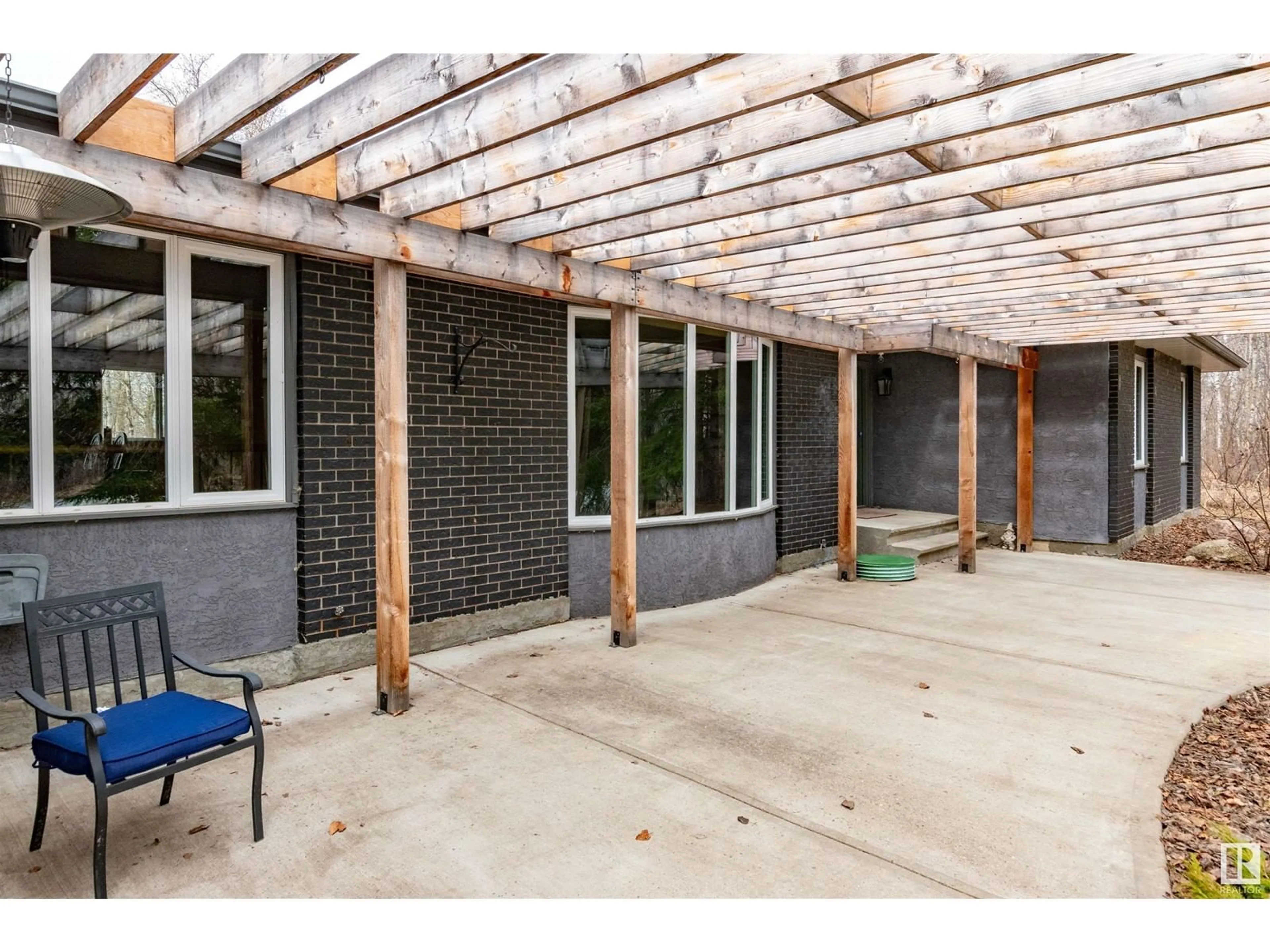 Patio, building for 21357 - 26 WYE RD, Rural Strathcona County Alberta T8G1E2