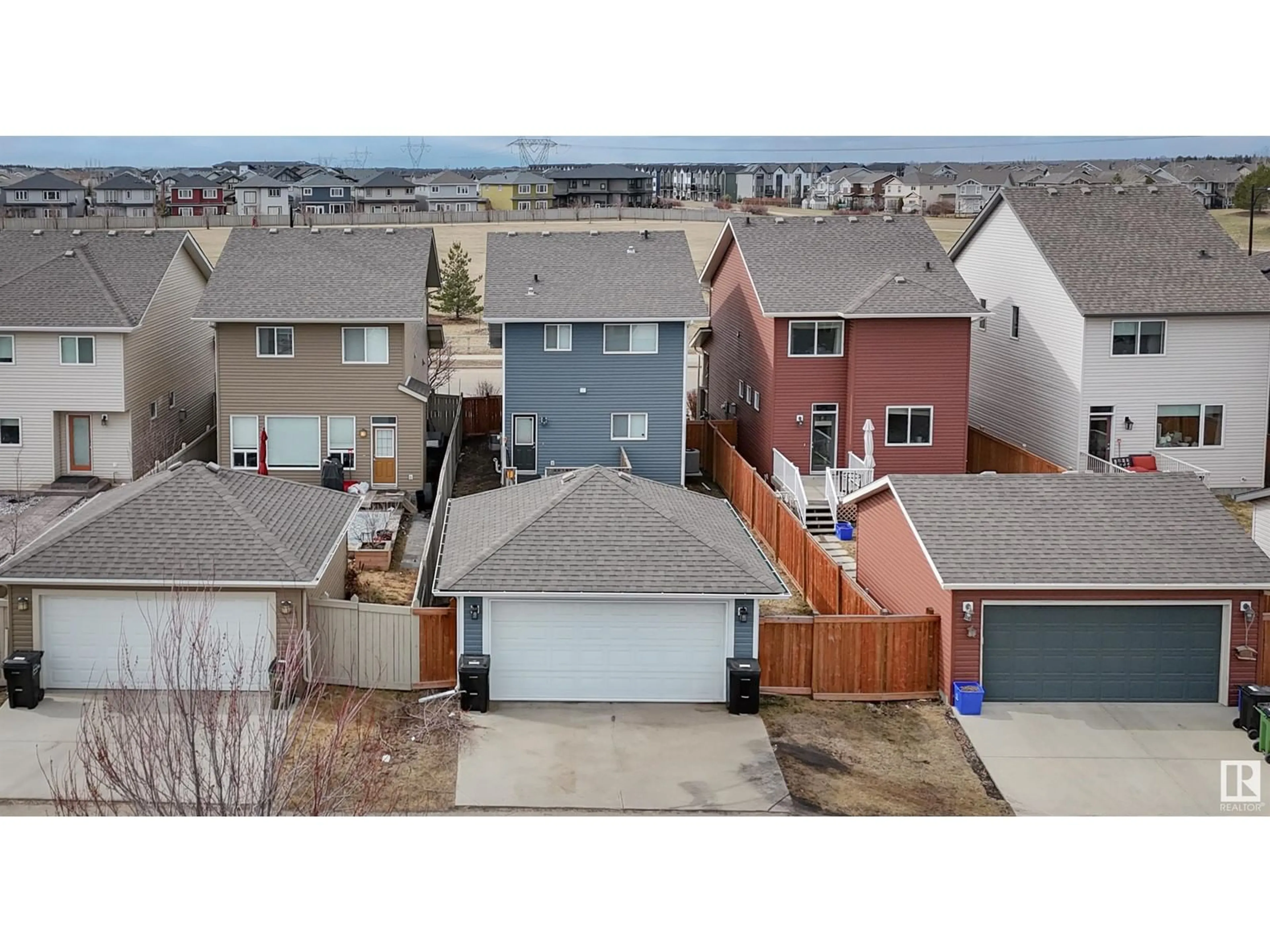 A pic from outside/outdoor area/front of a property/back of a property/a pic from drone, street for 857 CHAPPELLE LI, Edmonton Alberta T6W2N4