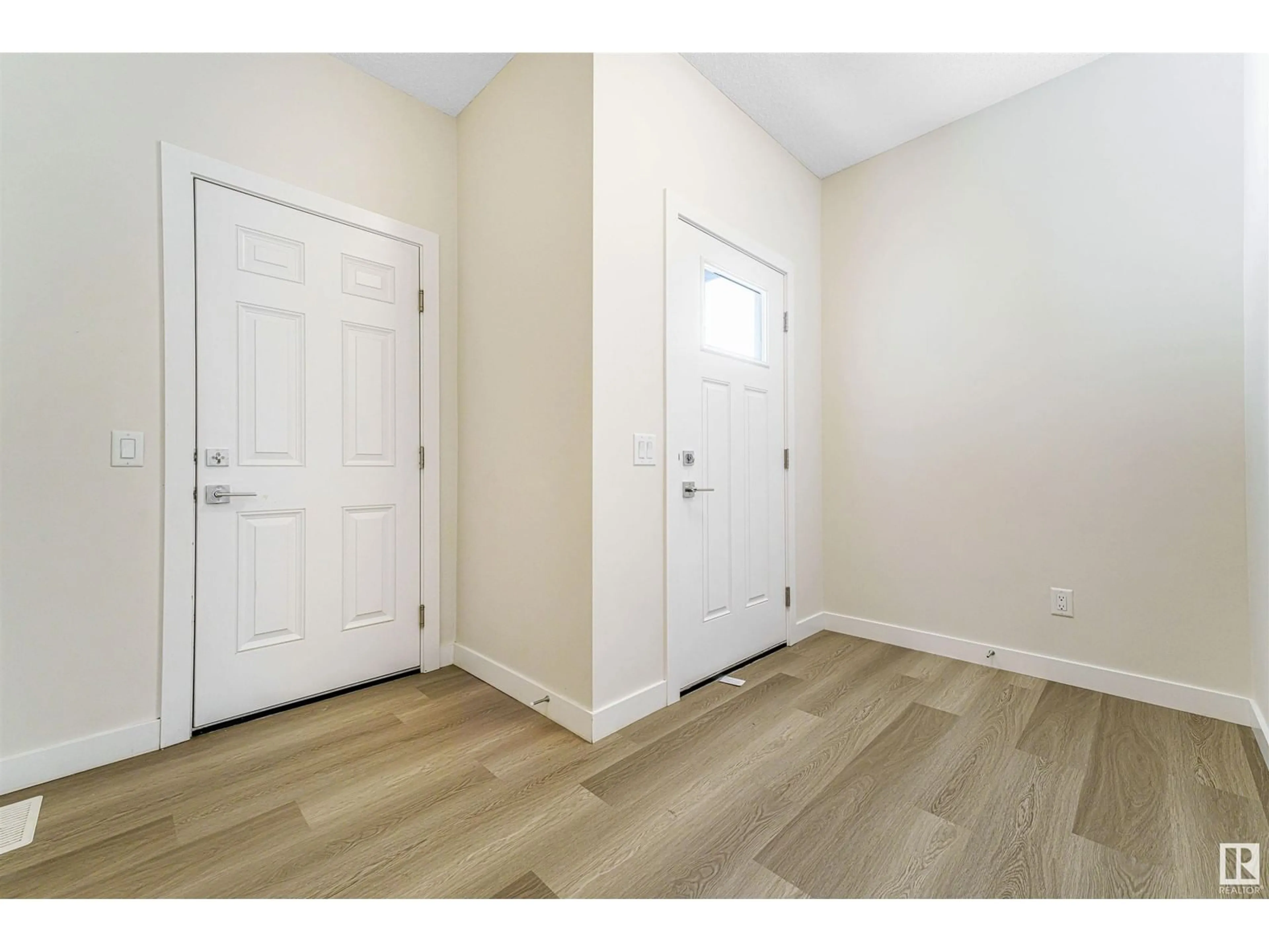 Indoor entryway for NW - 8836 183 AV, Edmonton Alberta T5Z0S8