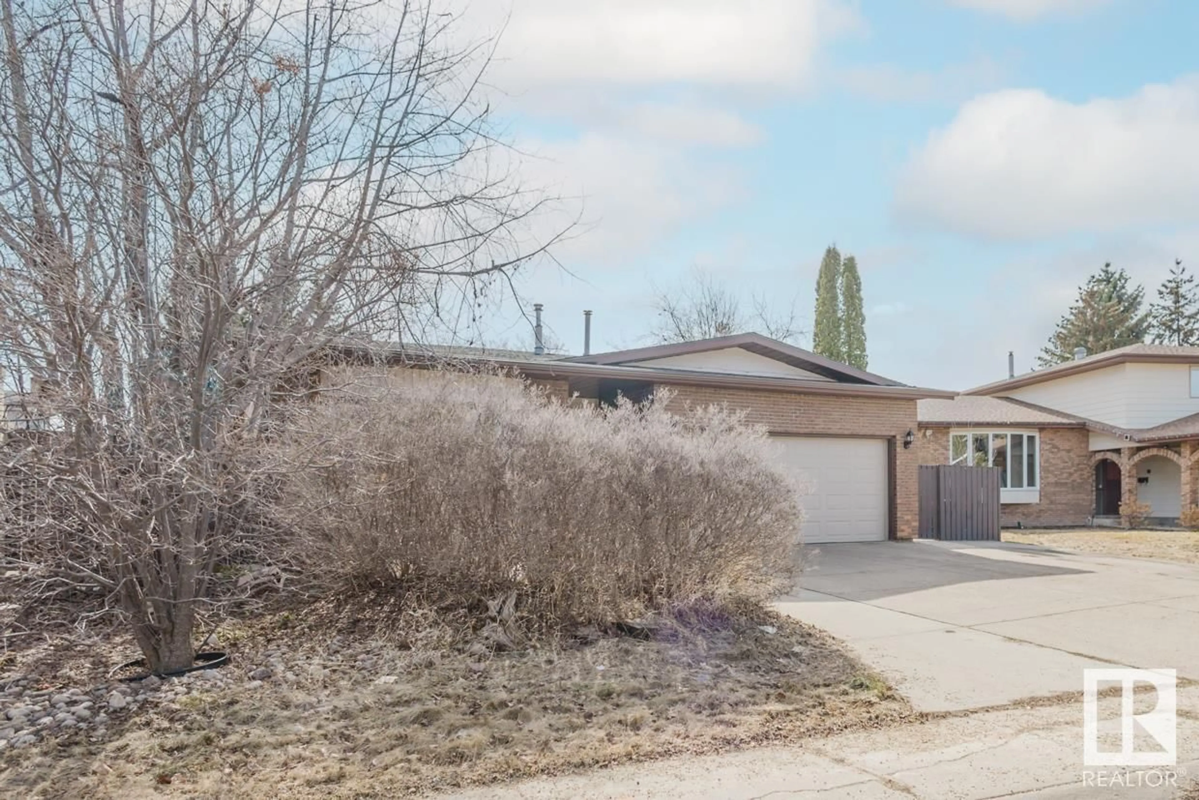 Unknown for 2404 113 ST, Edmonton Alberta T6J4Y5