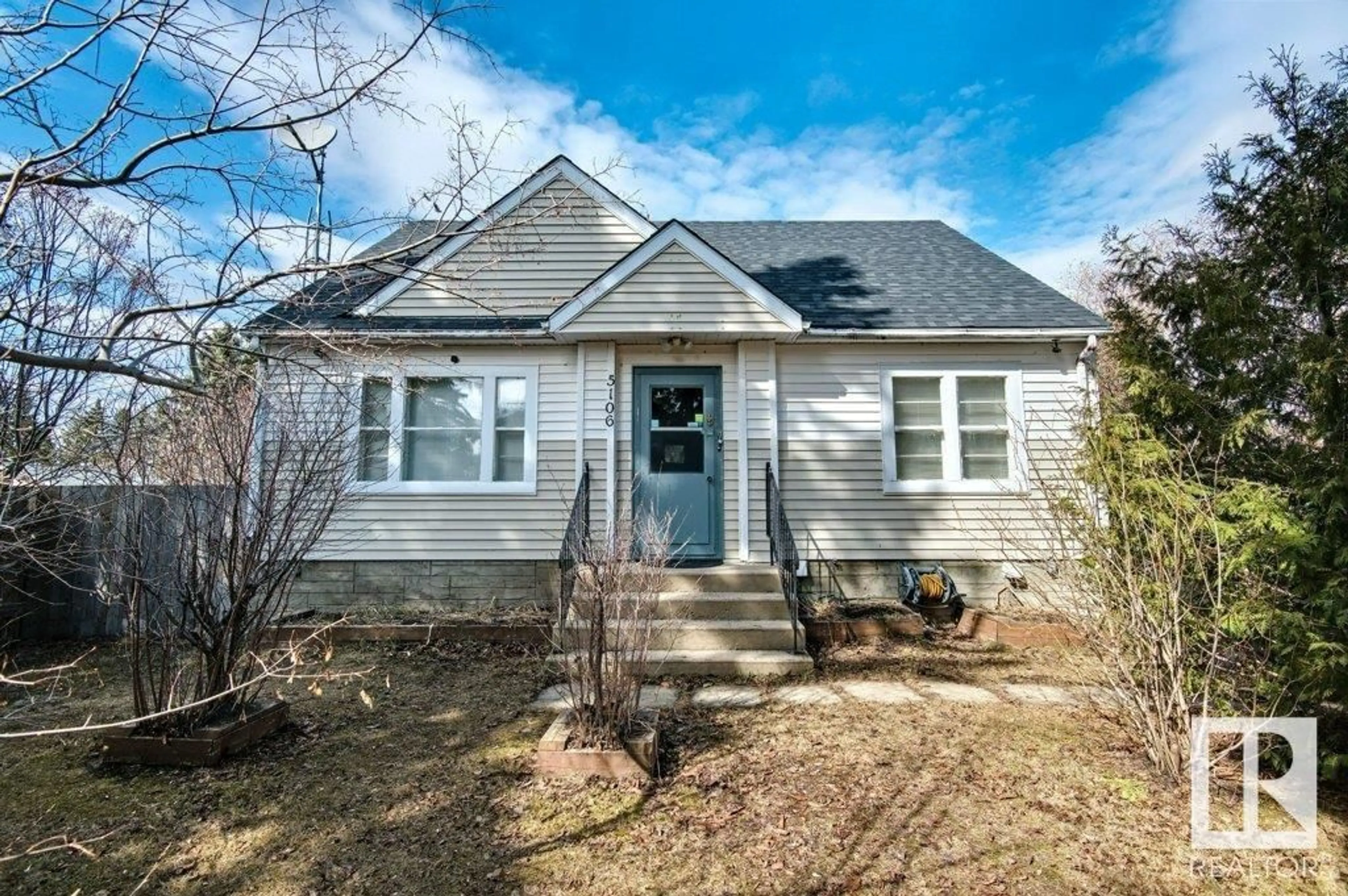 Home with vinyl exterior material, street for 5106 49 AV, Andrew Alberta T0B0C0