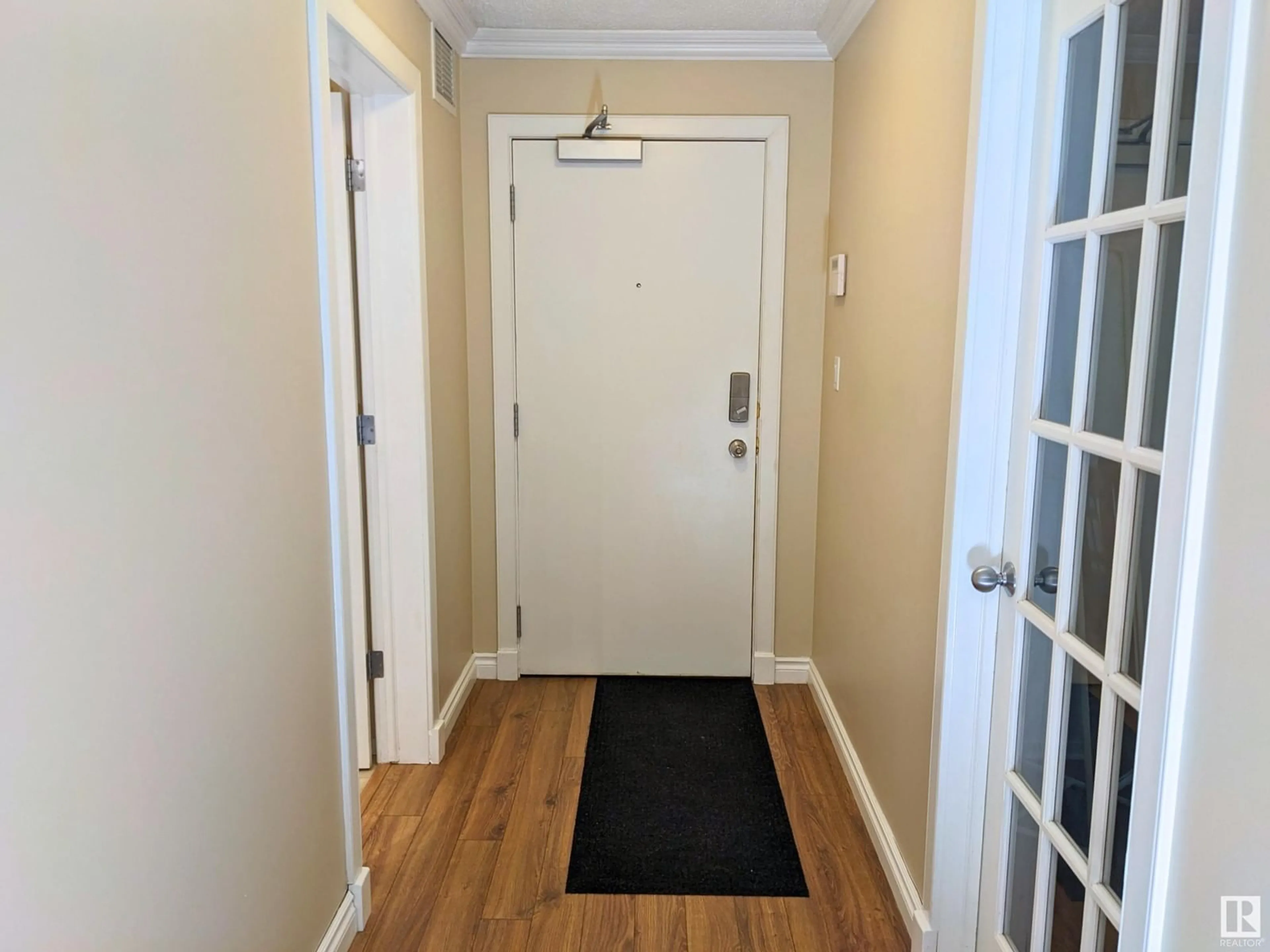 Indoor entryway for #101 - 10311 111 ST, Edmonton Alberta T5K2Y8