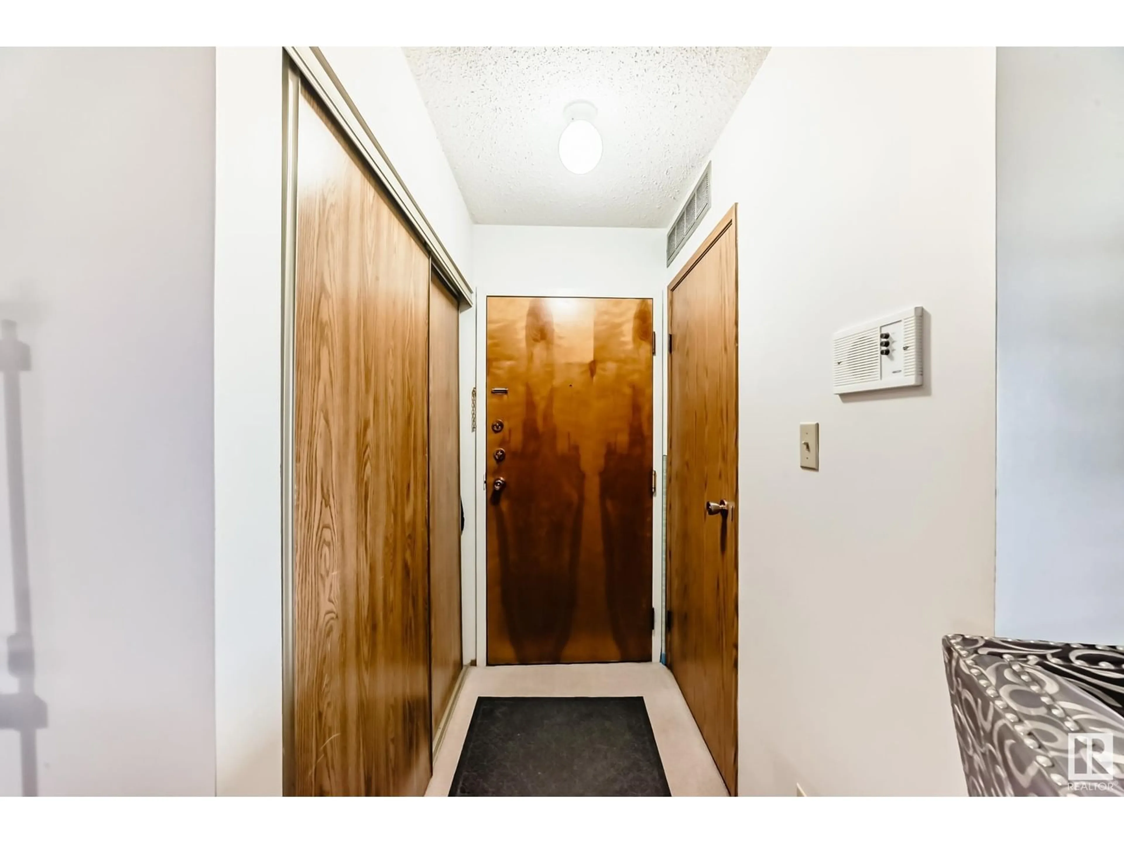 Indoor foyer for 206 ALPINE PL, St. Albert Alberta T8N3Y2