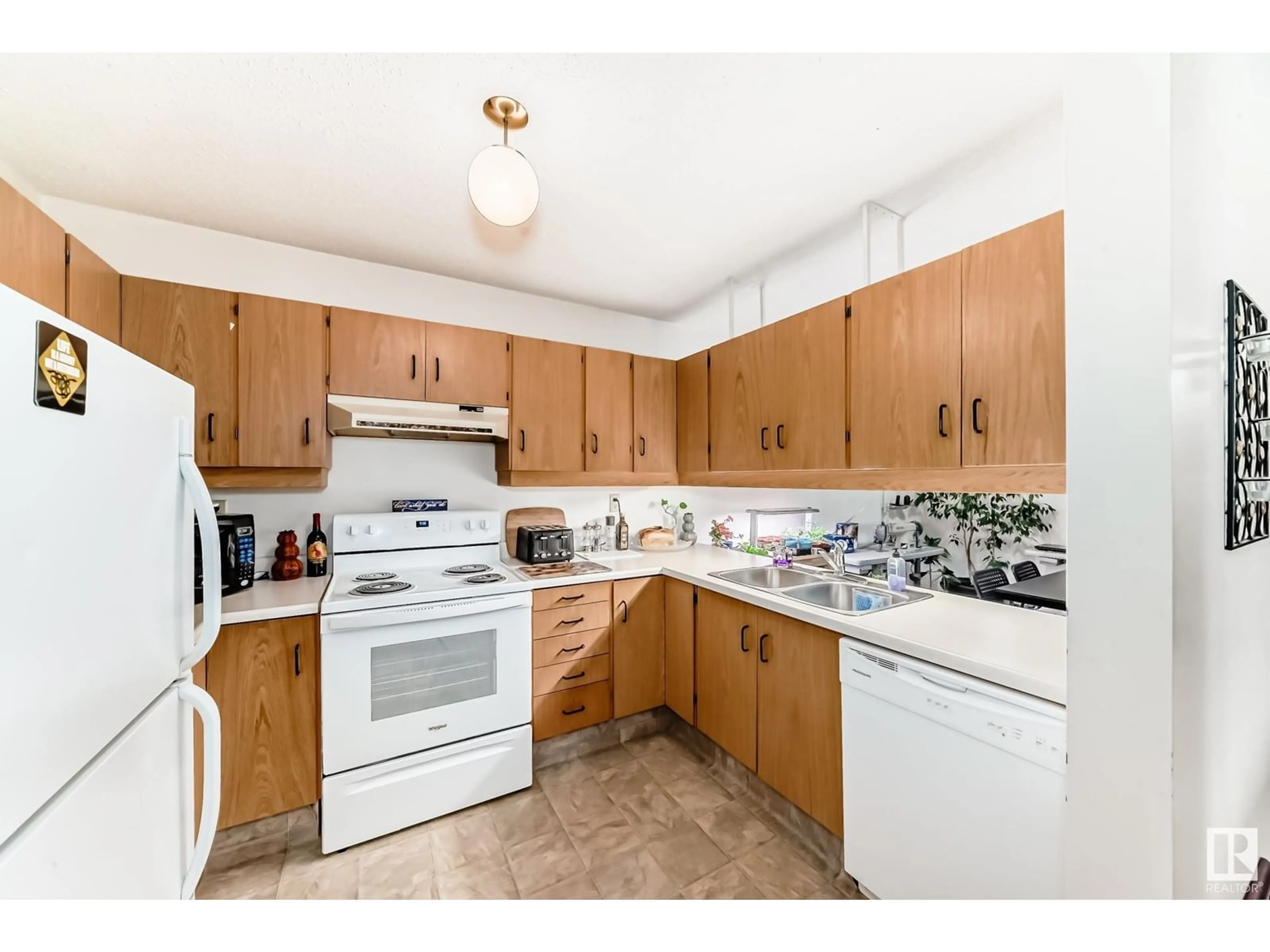 Standard kitchen, unknown for 206 ALPINE PL, St. Albert Alberta T8N3Y2