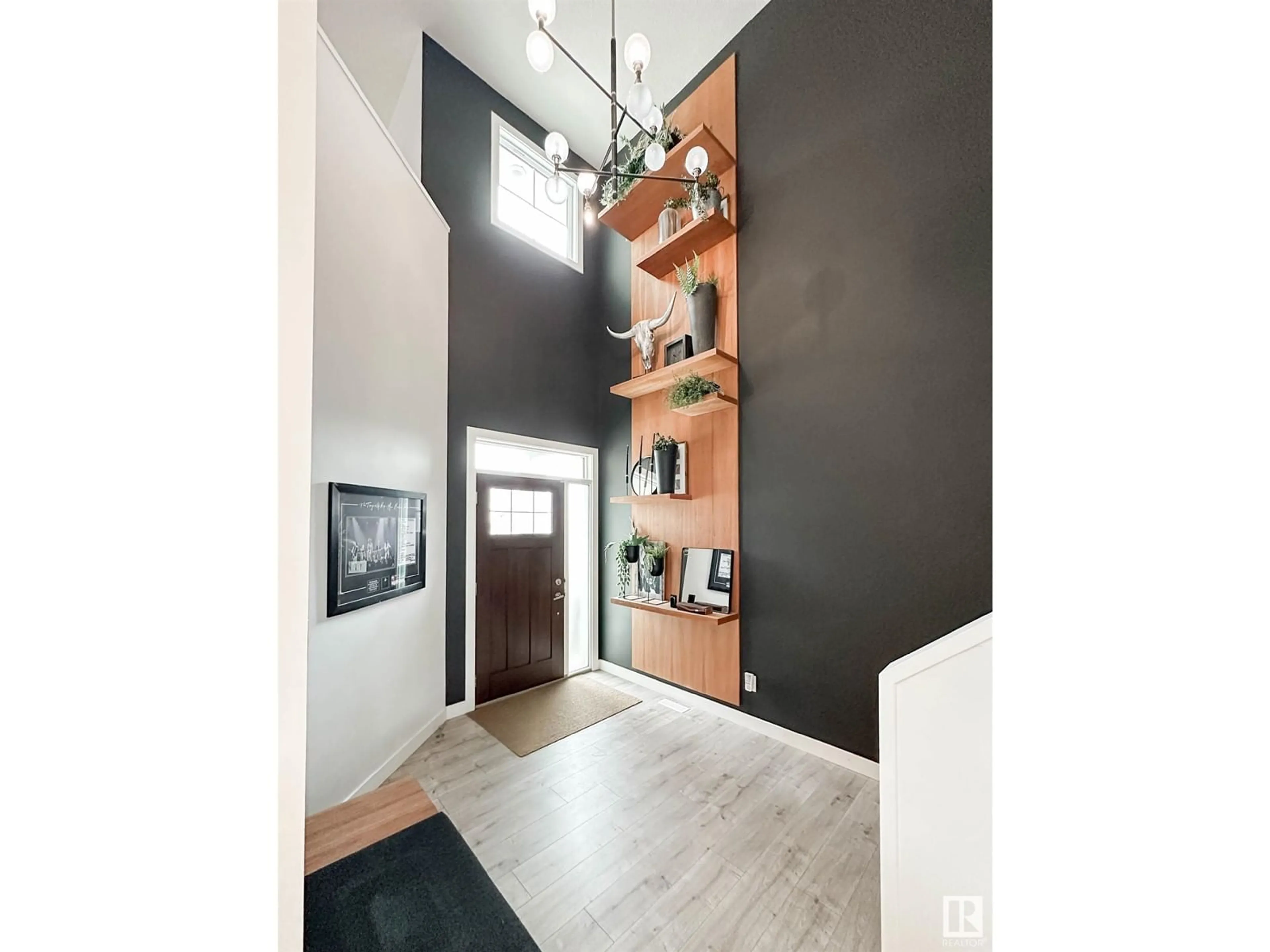 Indoor entryway for 146 JOYAL WY, St. Albert Alberta T8N7V3