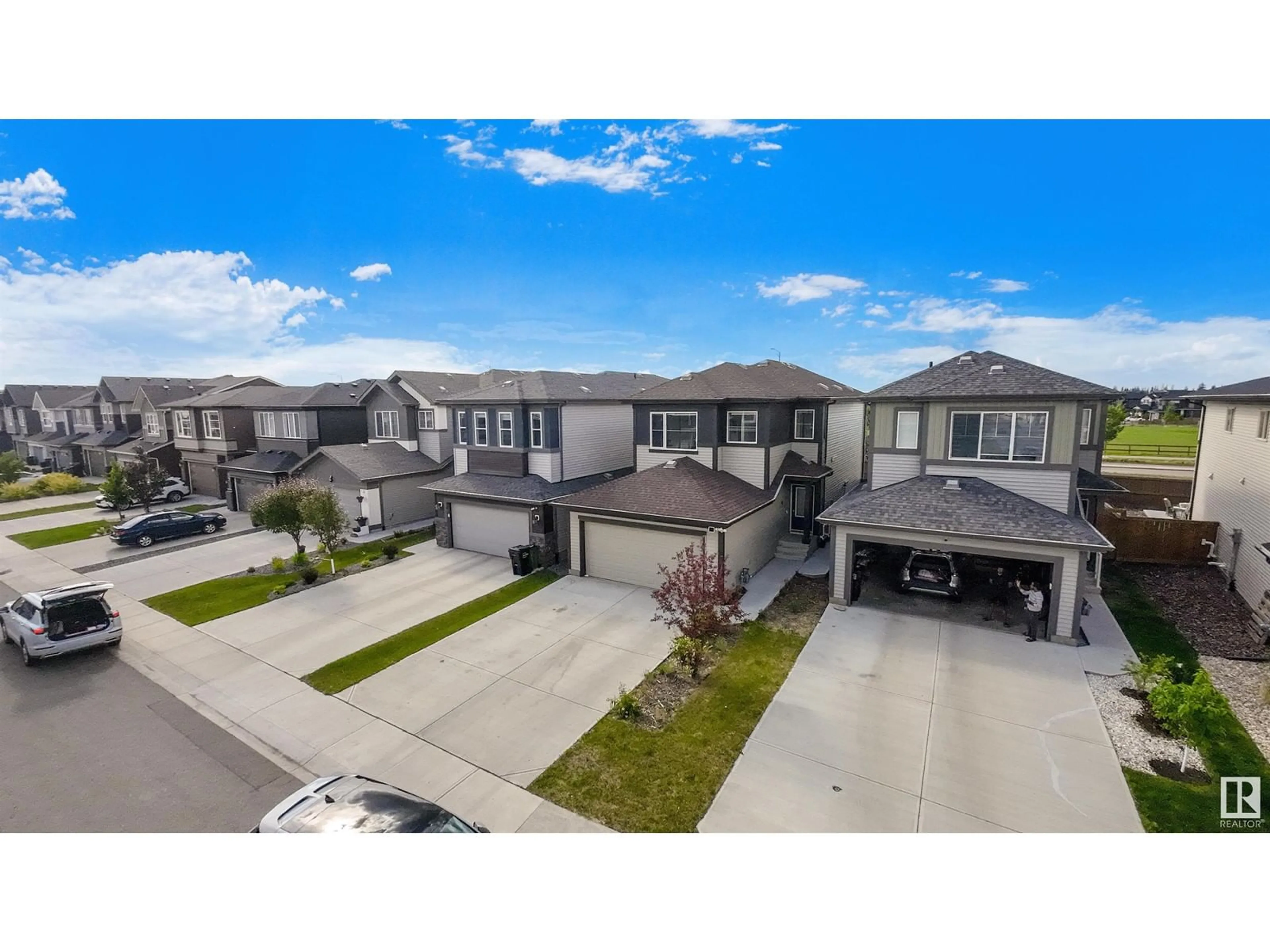 A pic from outside/outdoor area/front of a property/back of a property/a pic from drone, street for SW - 2731 COLLINS CR, Edmonton Alberta T6W3X4