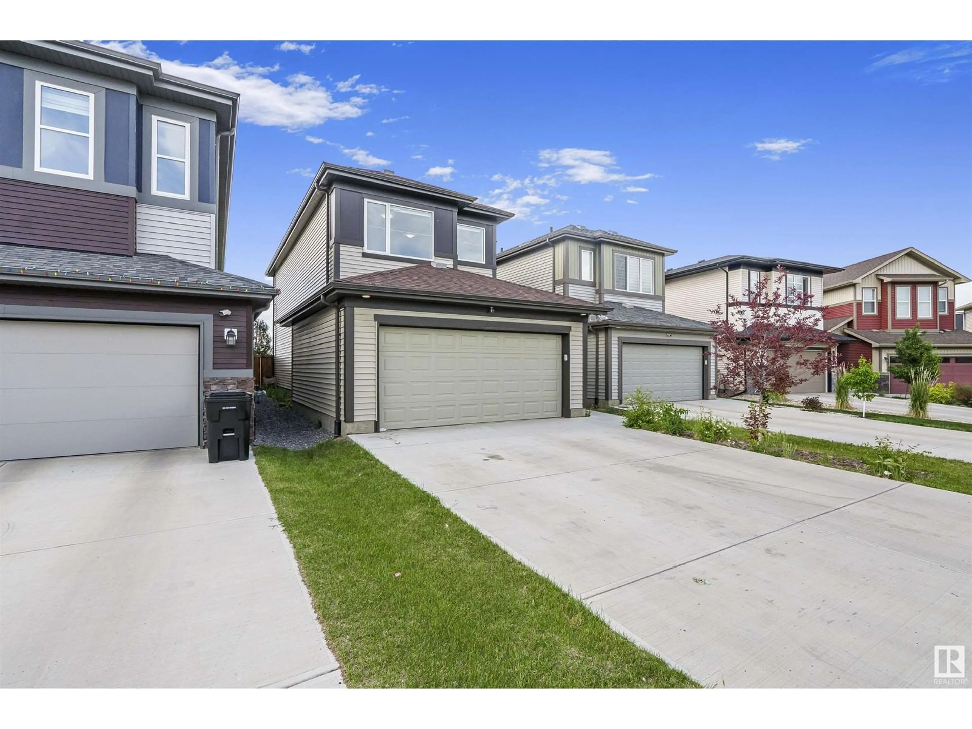 A pic from outside/outdoor area/front of a property/back of a property/a pic from drone, street for SW - 2731 COLLINS CR, Edmonton Alberta T6W3X4