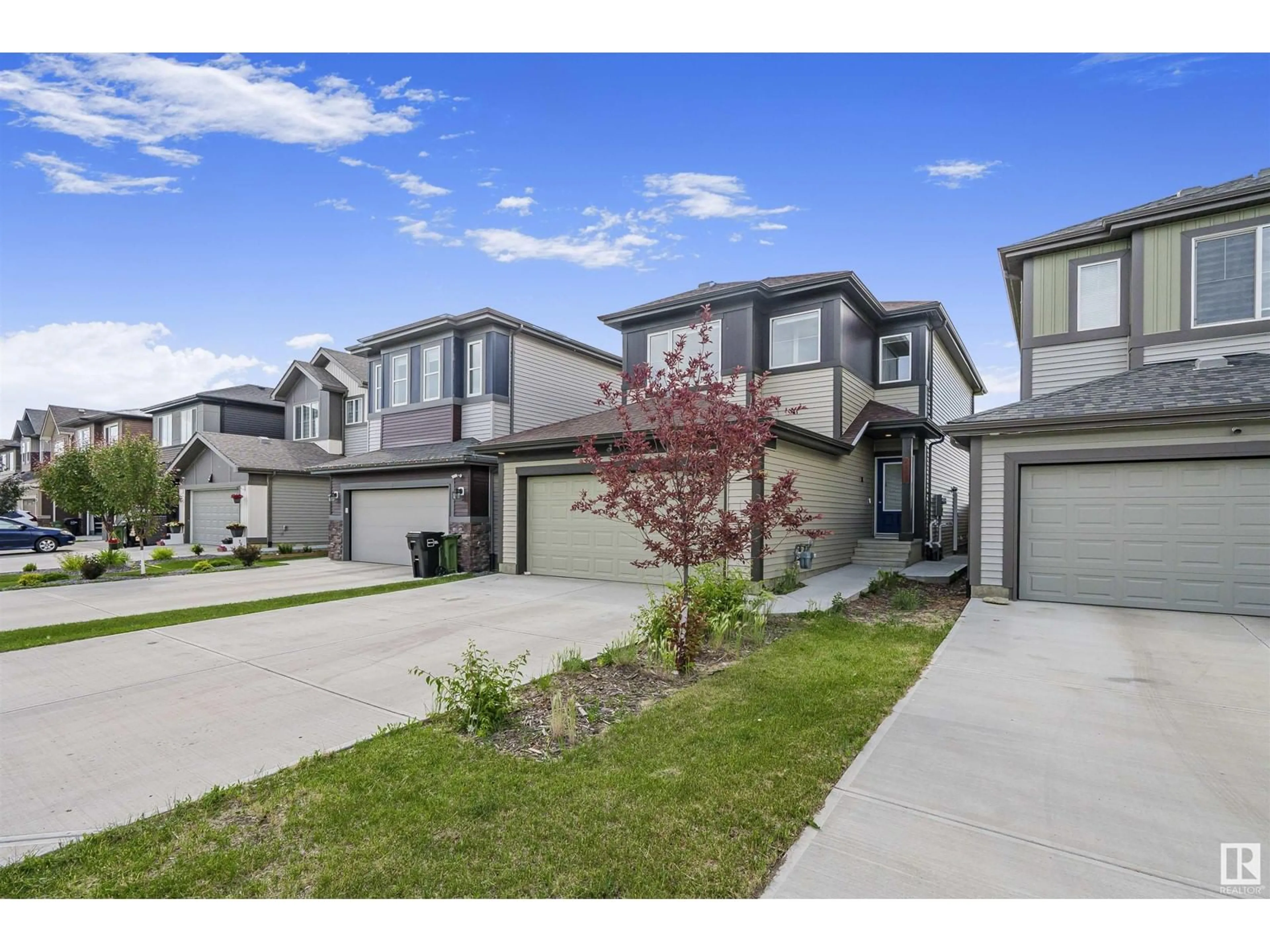 A pic from outside/outdoor area/front of a property/back of a property/a pic from drone, street for SW - 2731 COLLINS CR, Edmonton Alberta T6W3X4