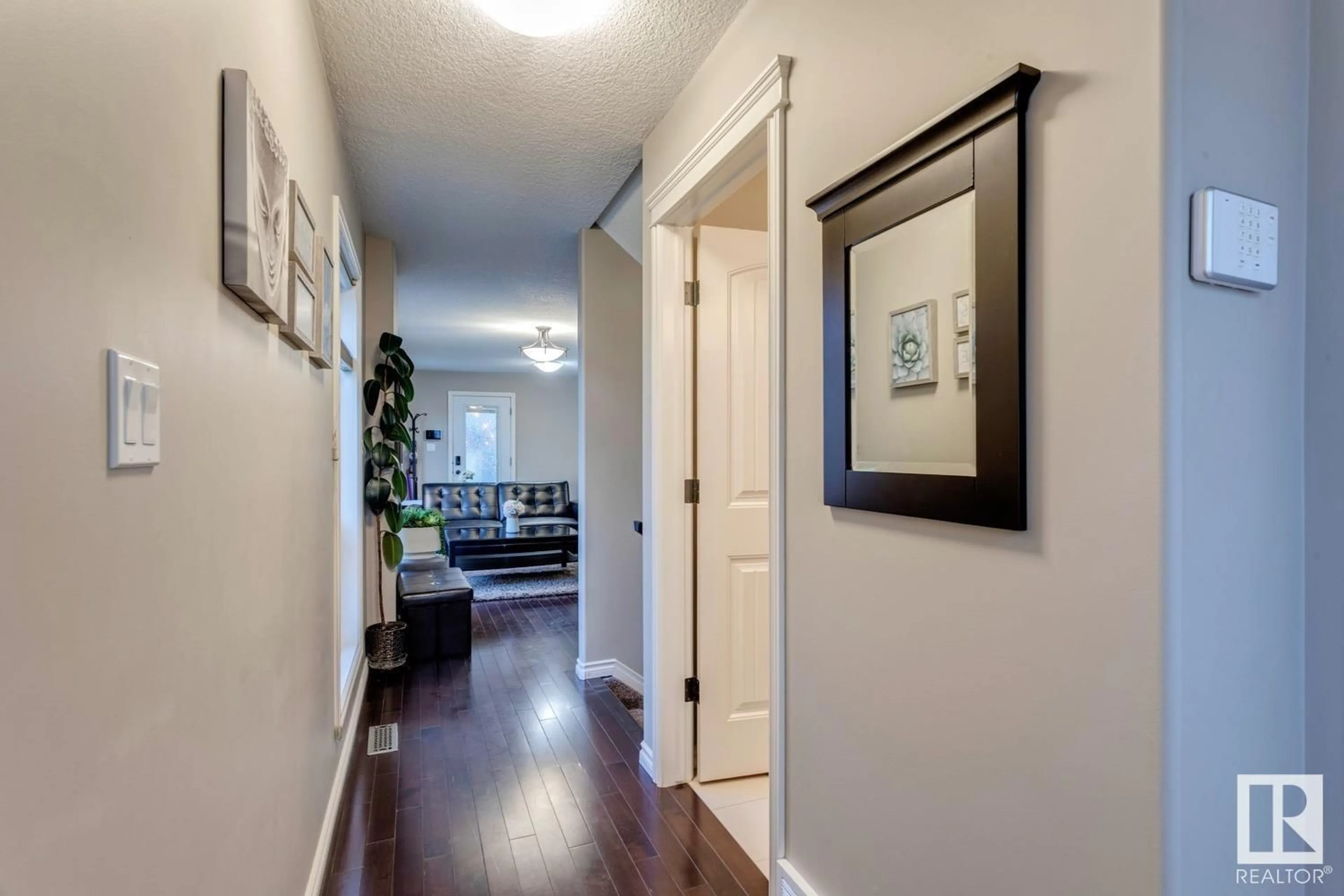 Indoor entryway for 8901 79 AV, Edmonton Alberta T6C0R7