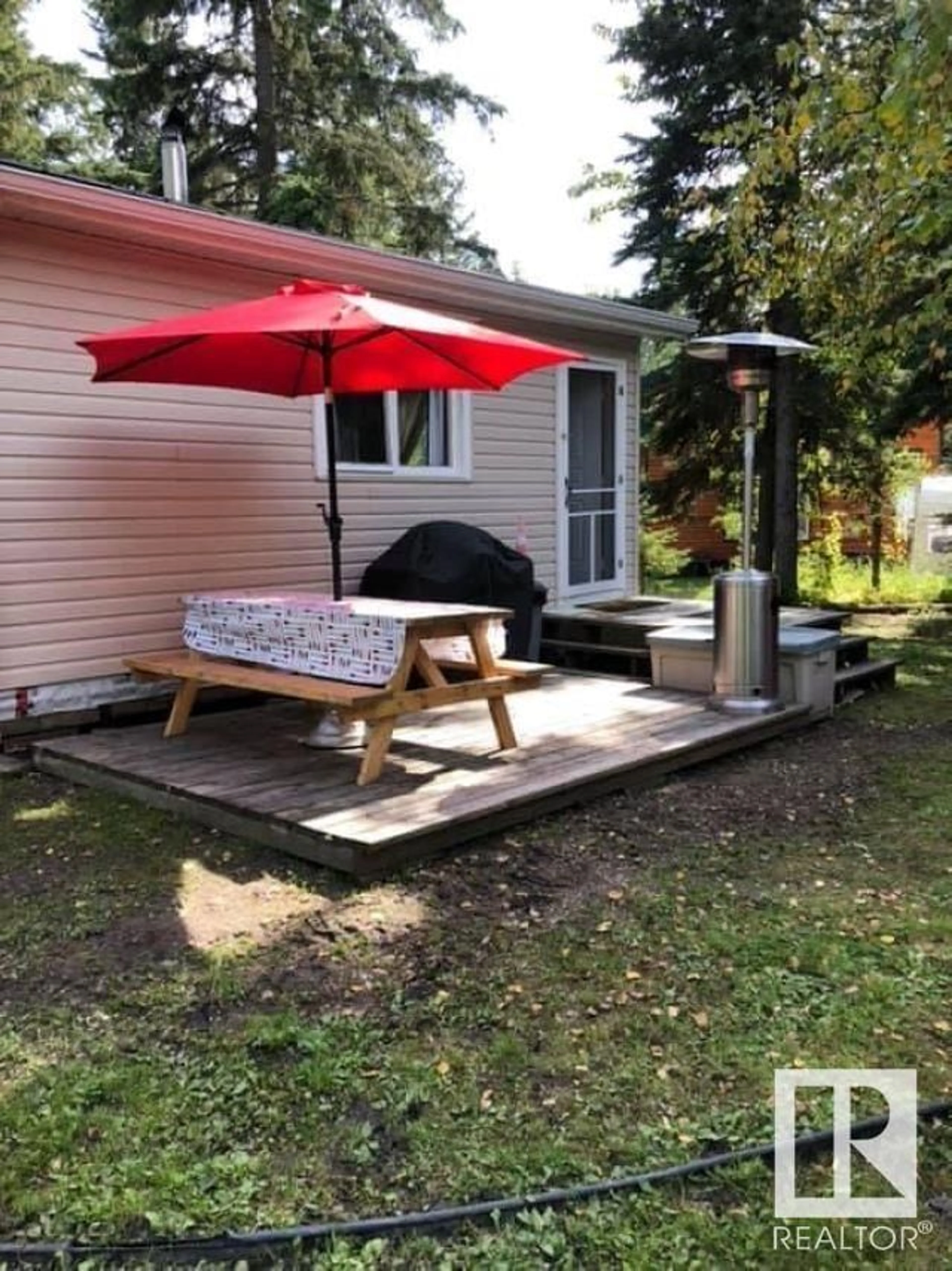 Patio, street for 318 55061 TWP ROAD 462, Rural Wetaskiwin County Alberta T0C0T0