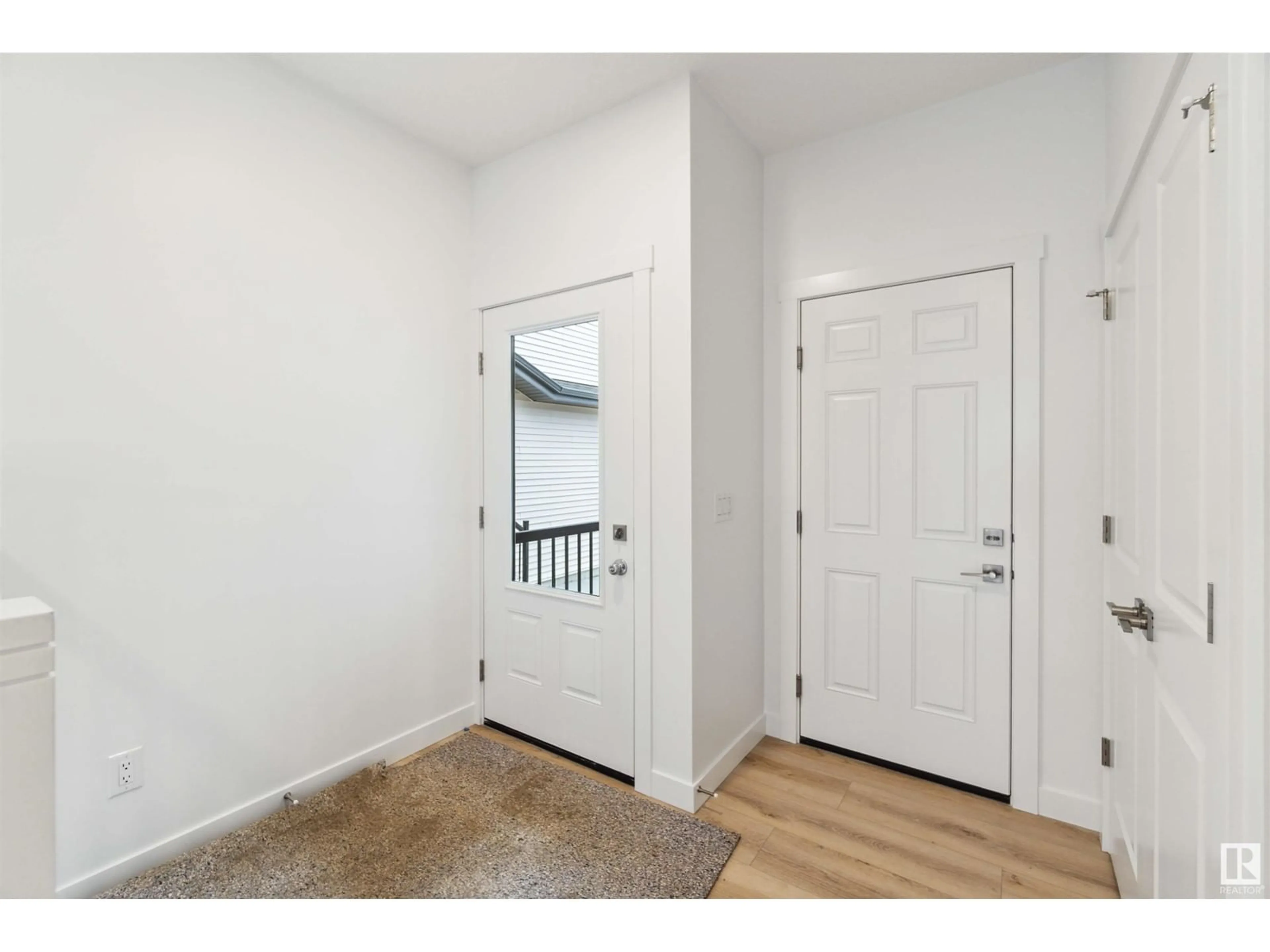 Indoor entryway for 32 SPRINGBROOK WD, Spruce Grove Alberta T7X2W5