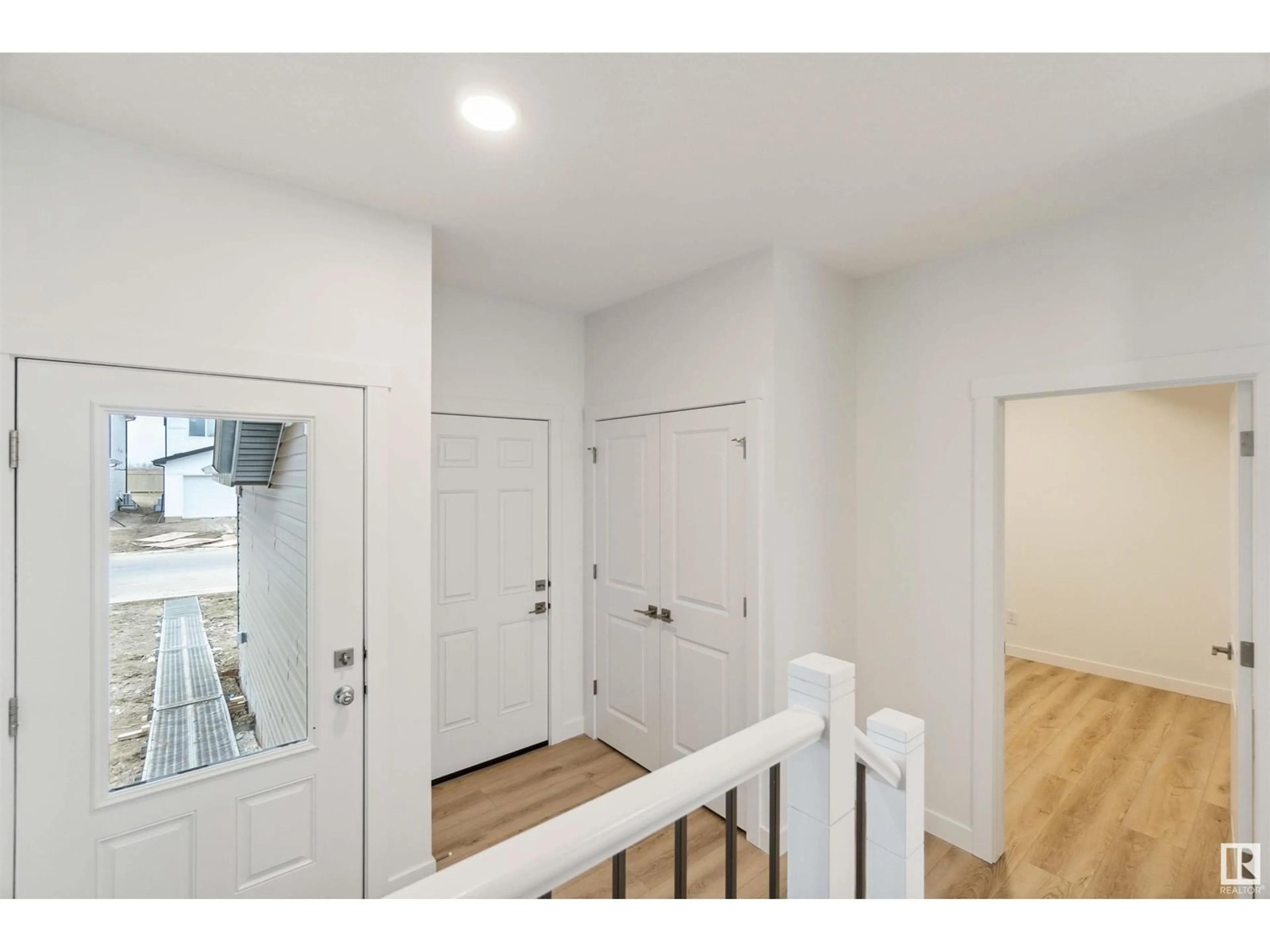 Indoor entryway for 32 SPRINGBROOK WD, Spruce Grove Alberta T7X2W5