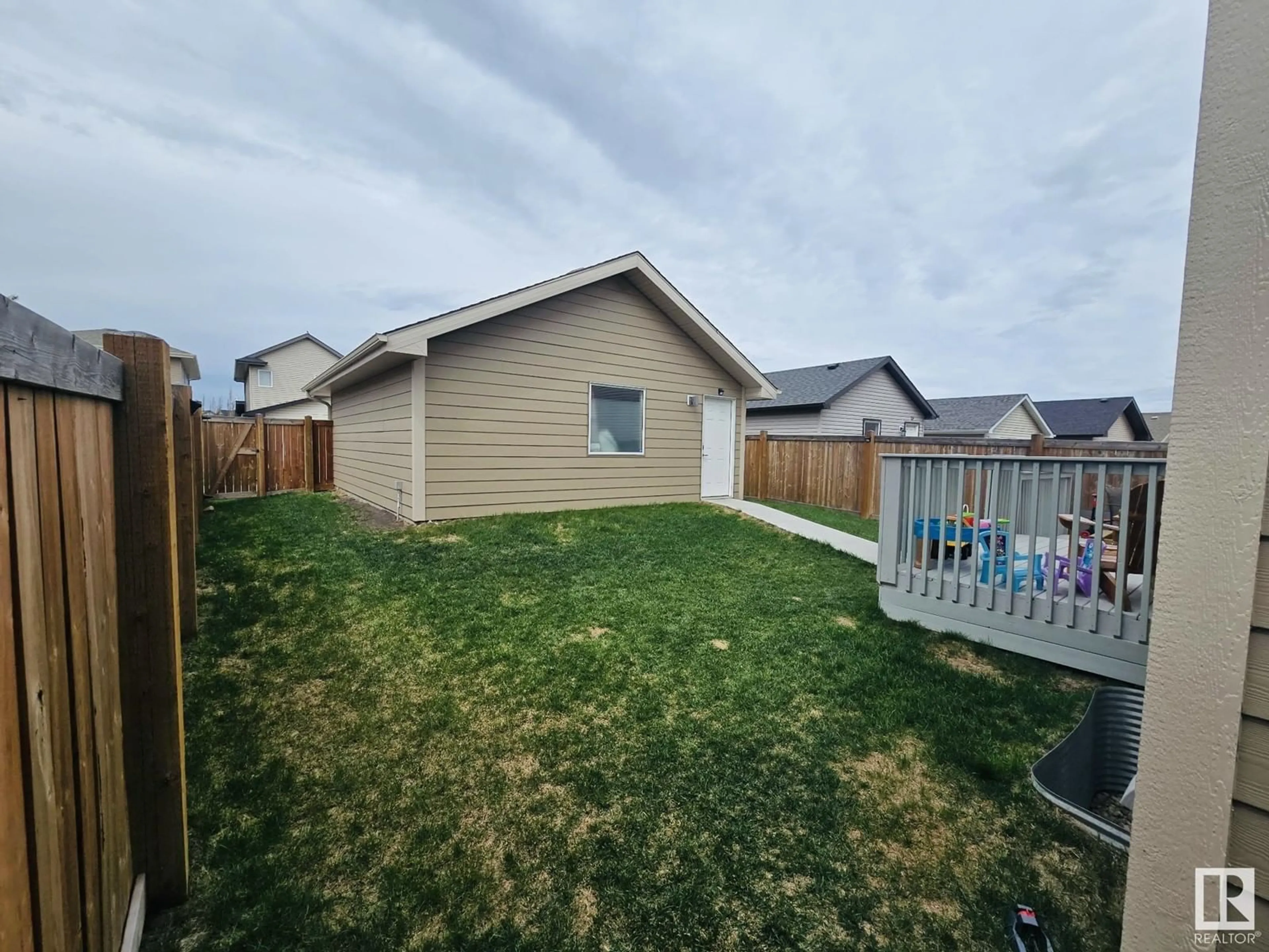 A pic from outside/outdoor area/front of a property/back of a property/a pic from drone, unknown for 2122 GLENRIDDING WY, Edmonton Alberta T6W2H4