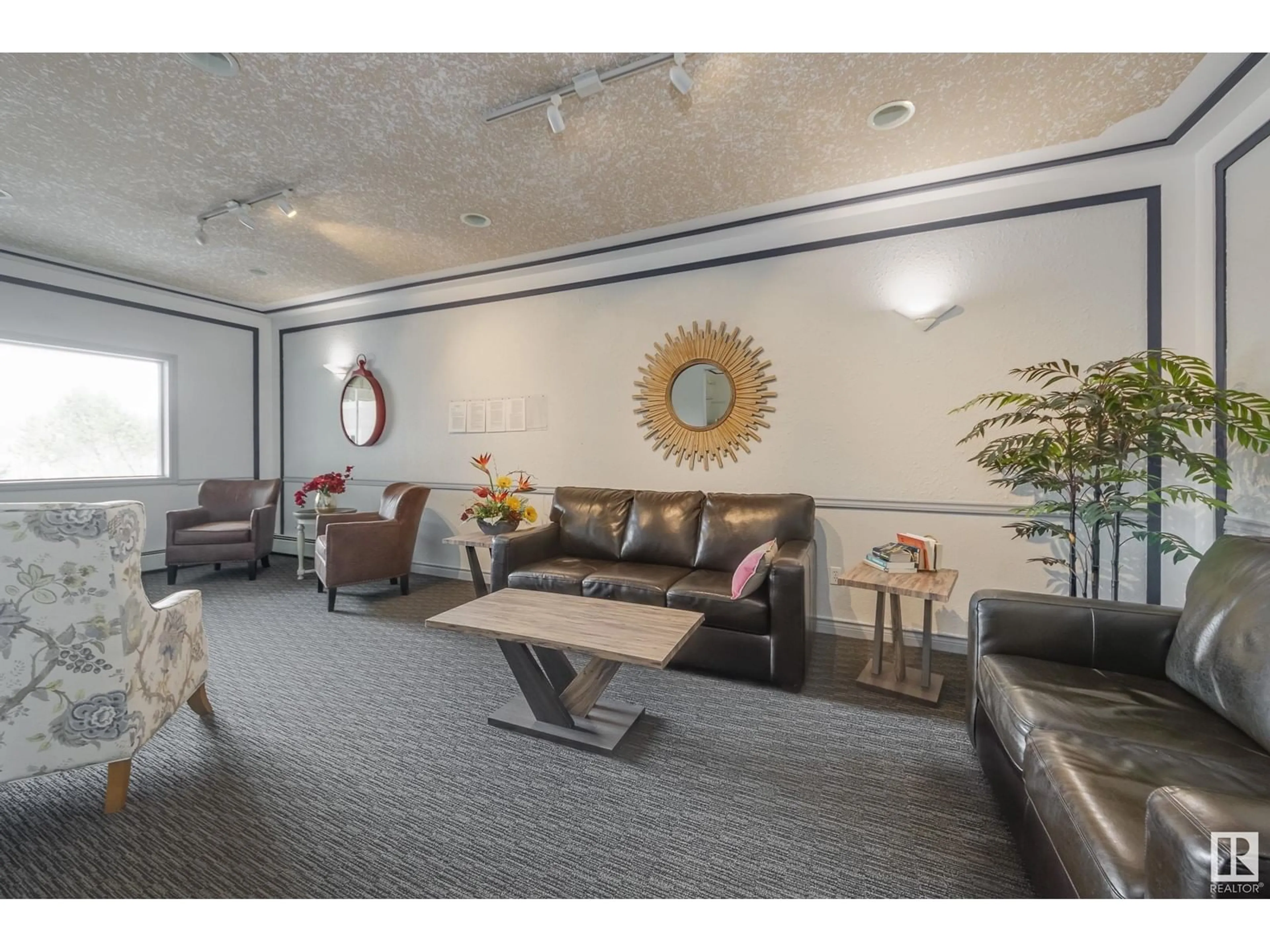 Lobby for #122 - 10511 42 AV, Edmonton Alberta T6J7G8