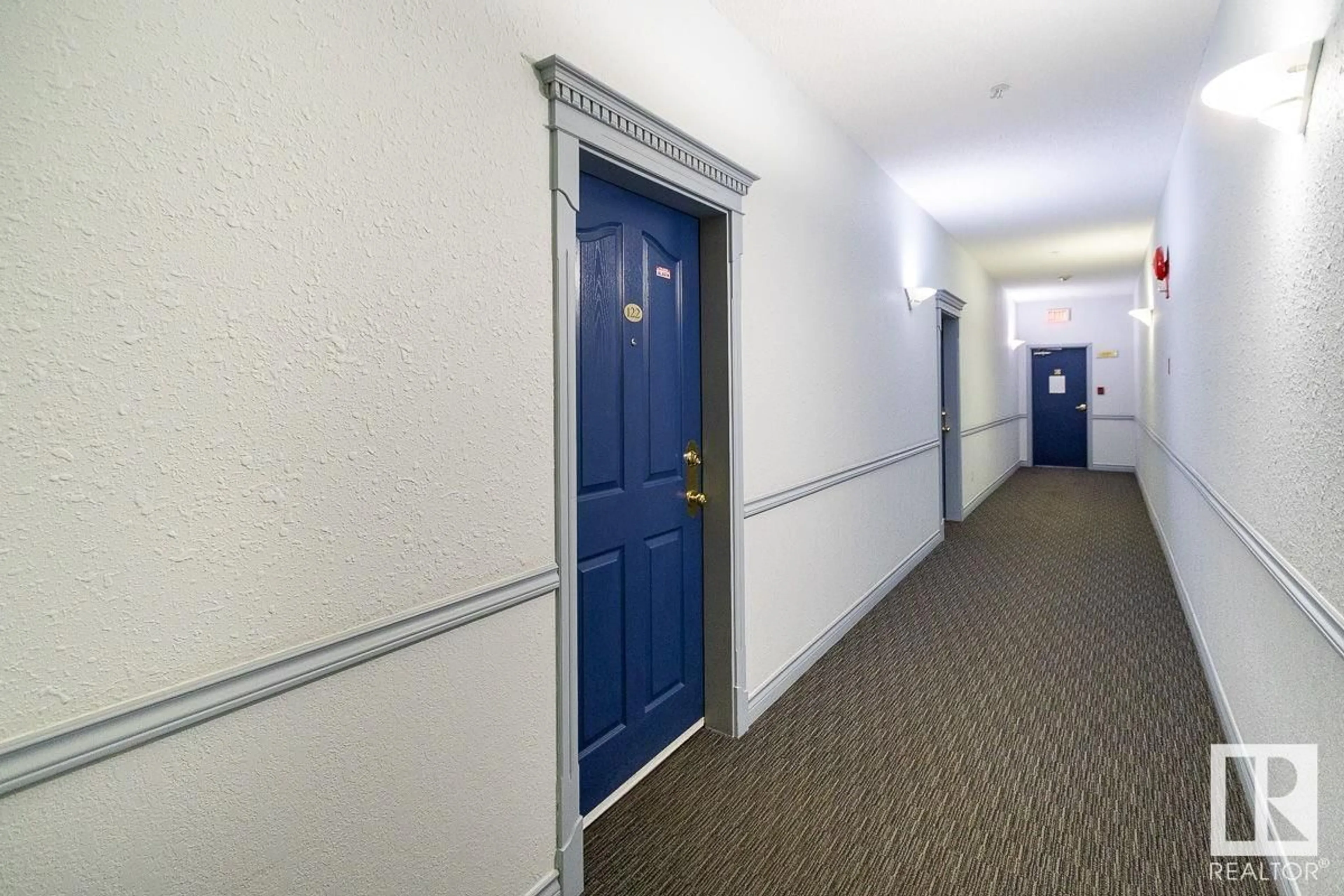 Indoor foyer for #122 - 10511 42 AV, Edmonton Alberta T6J7G8