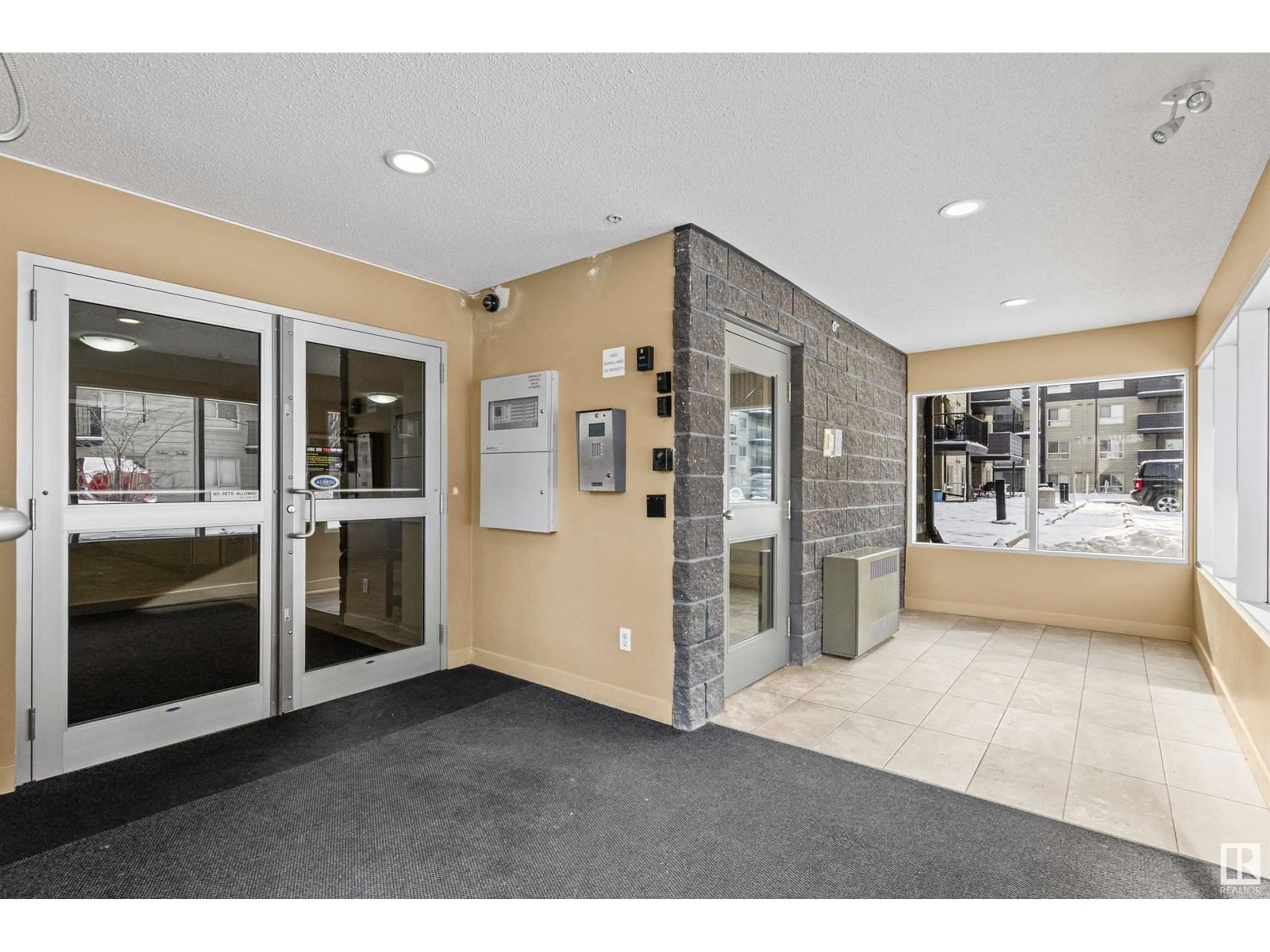 Indoor foyer for #414 - 17003 67 AV NW, Edmonton Alberta T5R6Y5
