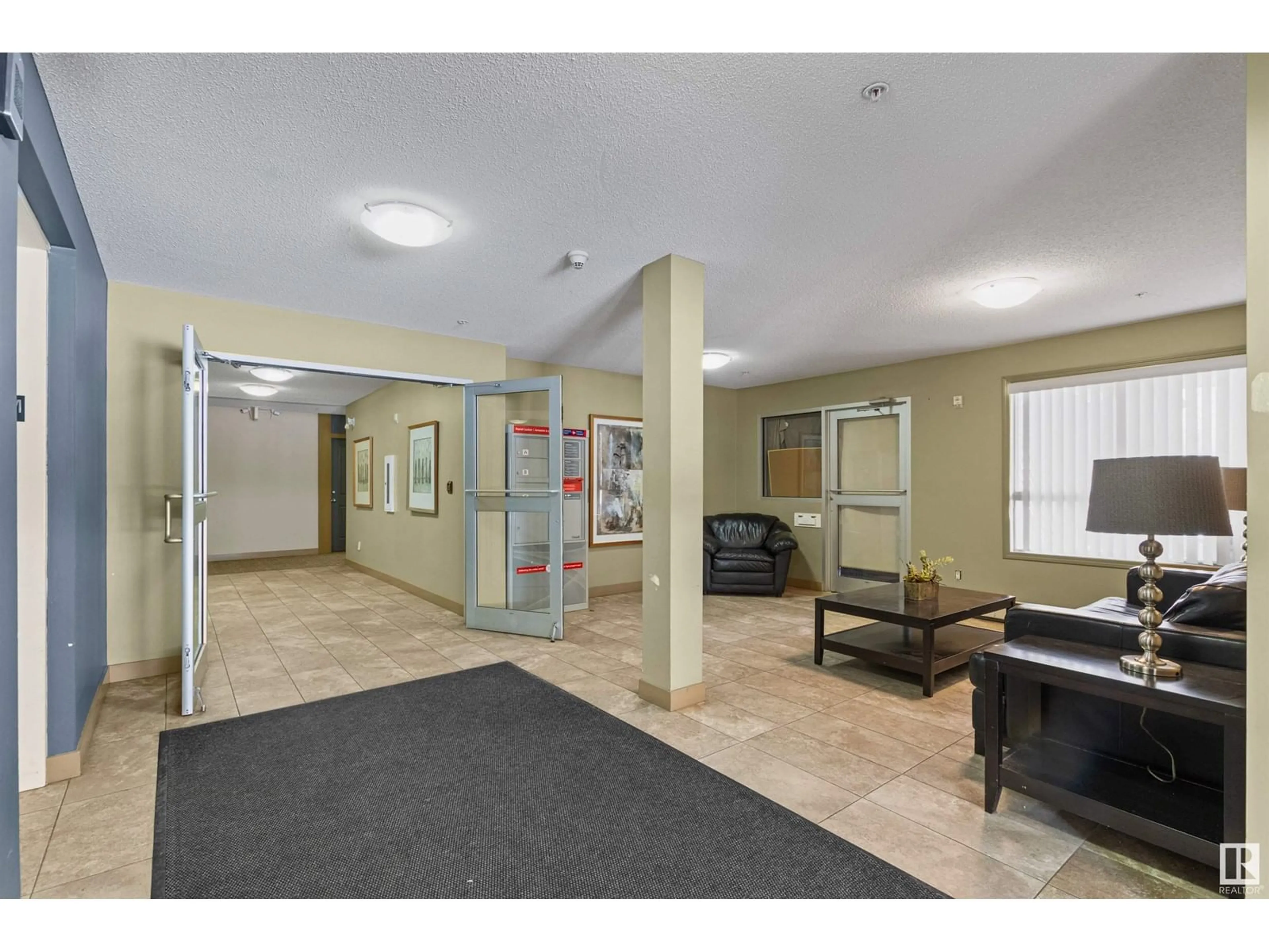 Indoor foyer for #414 - 17003 67 AV NW, Edmonton Alberta T5R6Y5