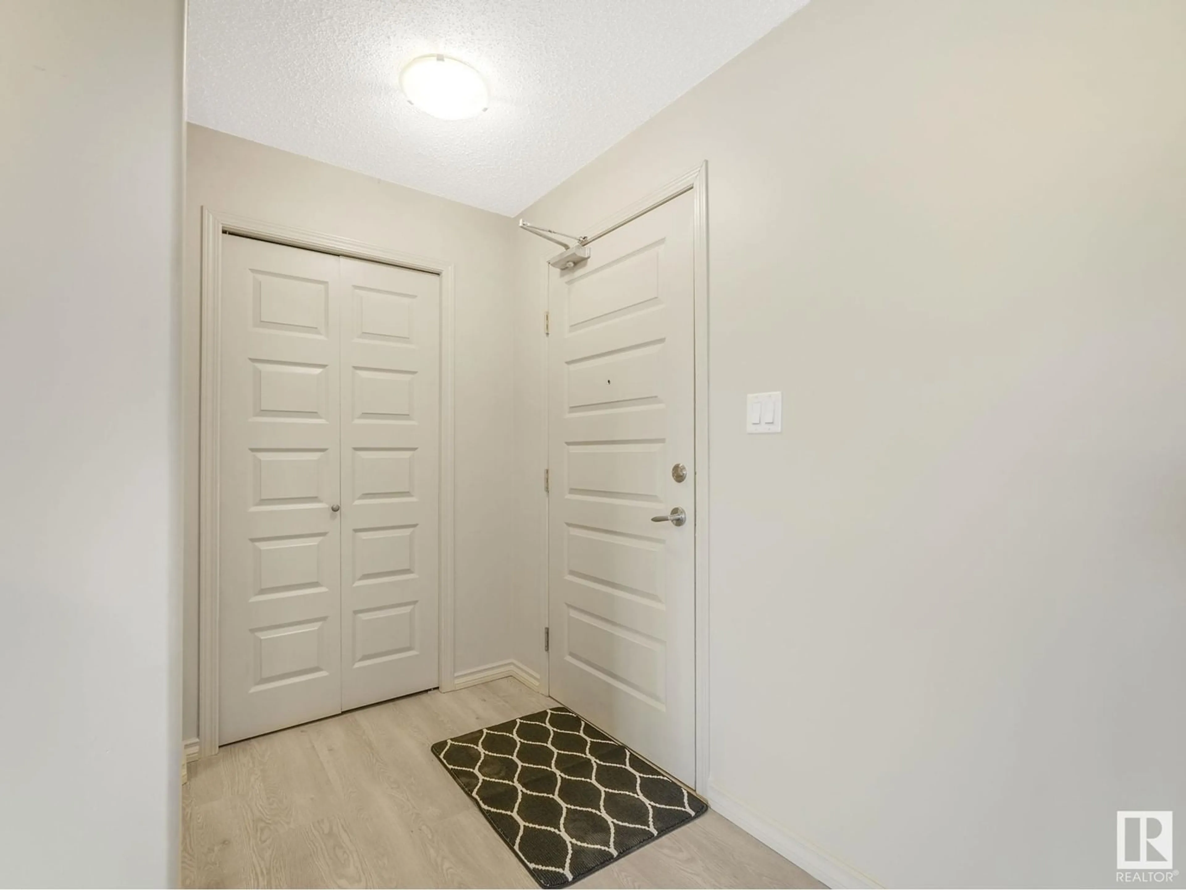 Indoor entryway for #204 - 646 MCALLISTER LO, Edmonton Alberta T6W0B5