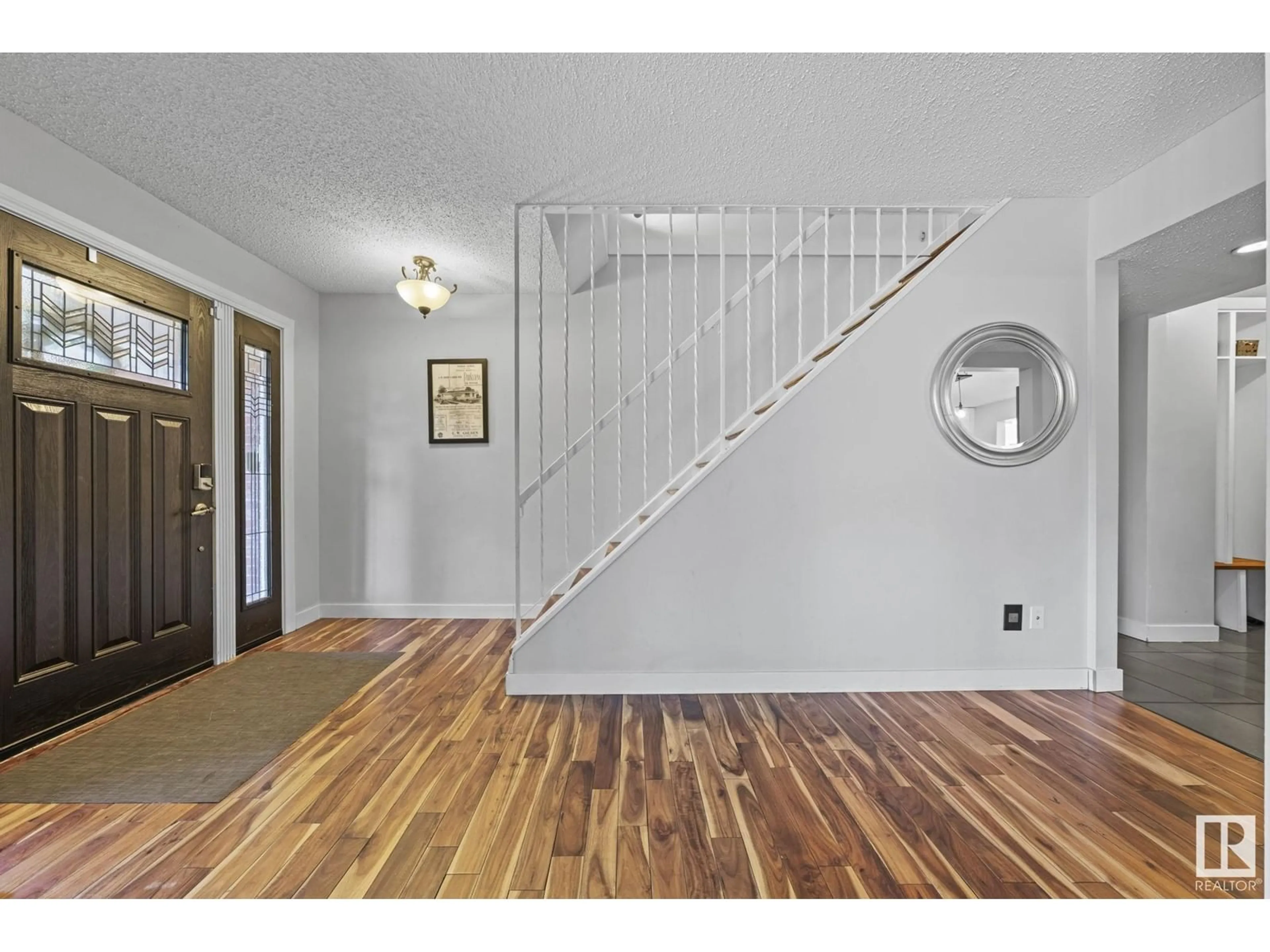 Indoor entryway for NW - 9015 140 ST, Edmonton Alberta T5R0J7