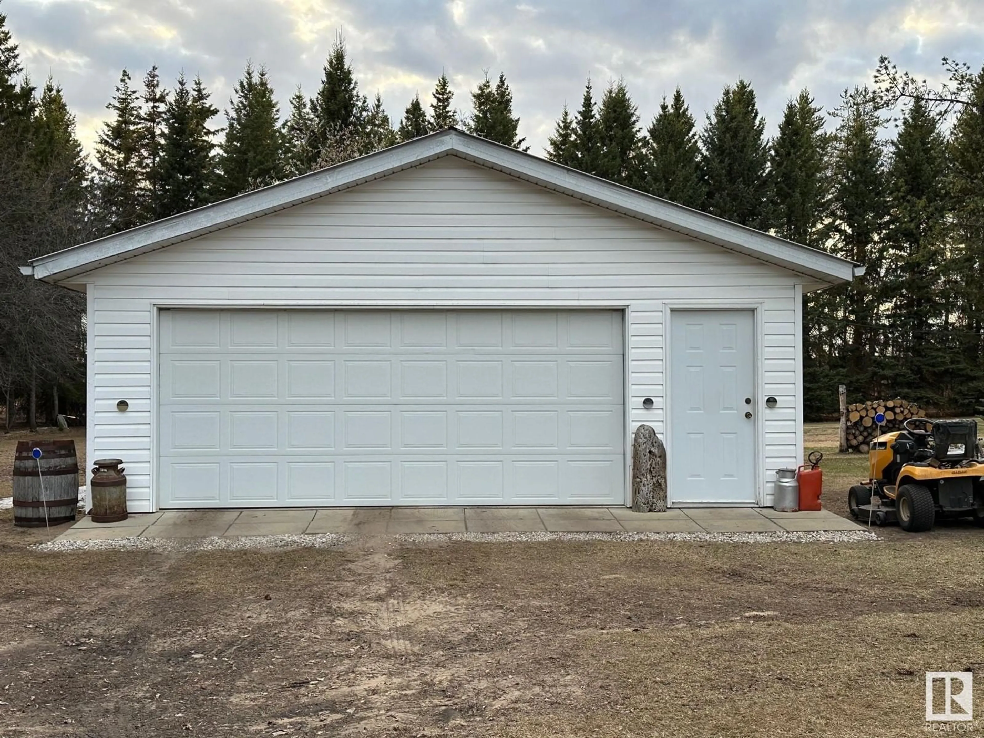Indoor garage for Blk 1-23 - 59011 RR 232, Rural Thorhild County Alberta T0A2W0