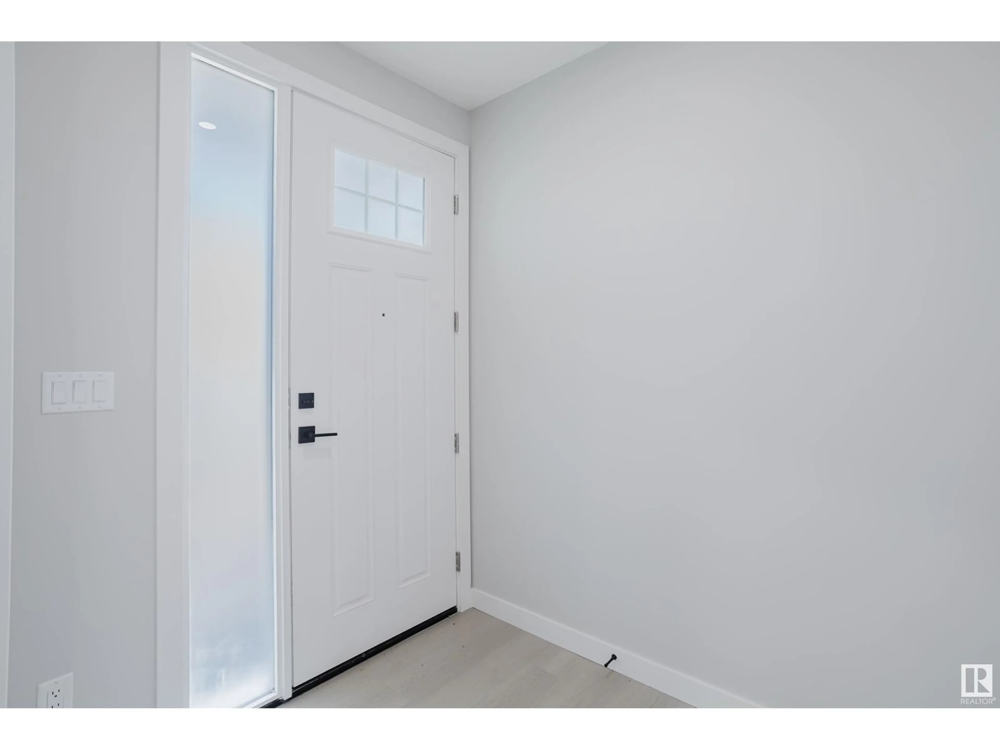 Indoor entryway for 147 CALEDONIA DR, Leduc Alberta T9E0N2