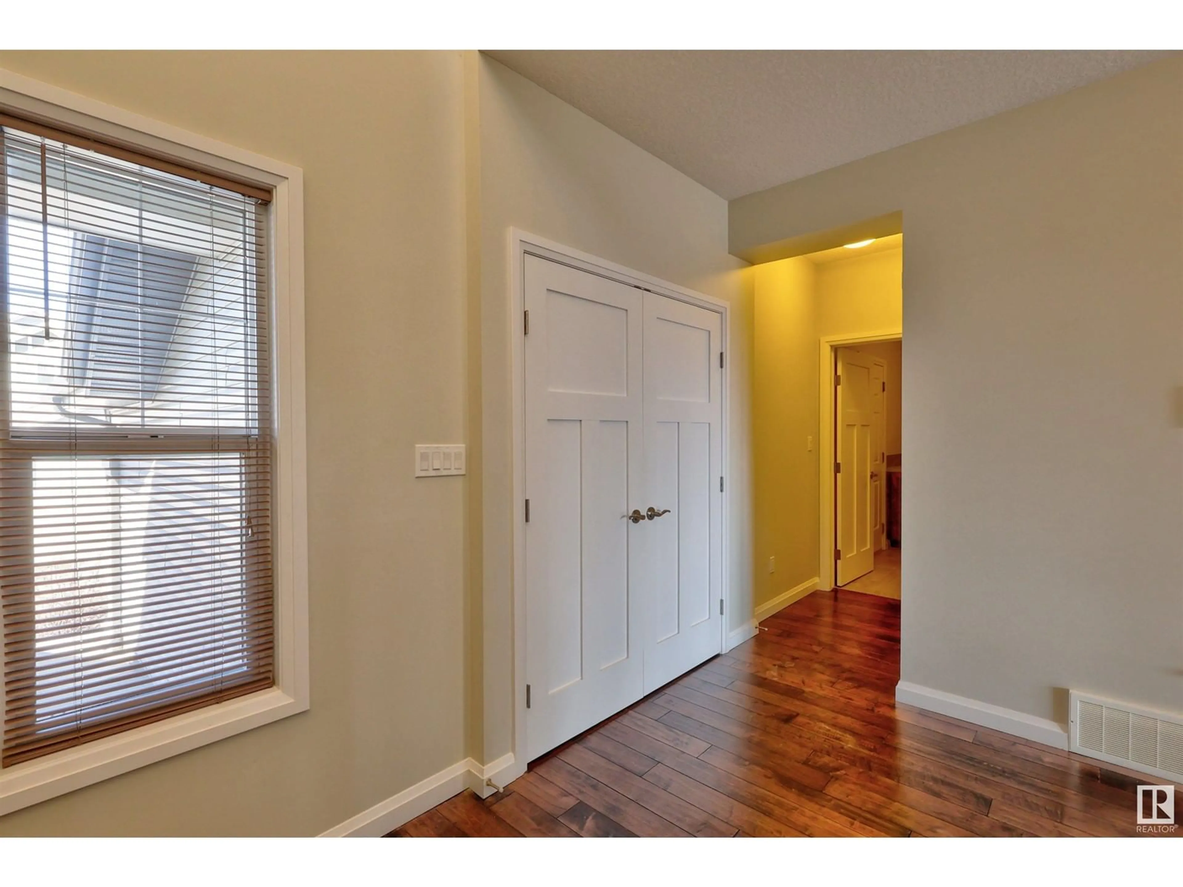 Indoor entryway for 3205 ABBOTT CR, Edmonton Alberta T6W2V3
