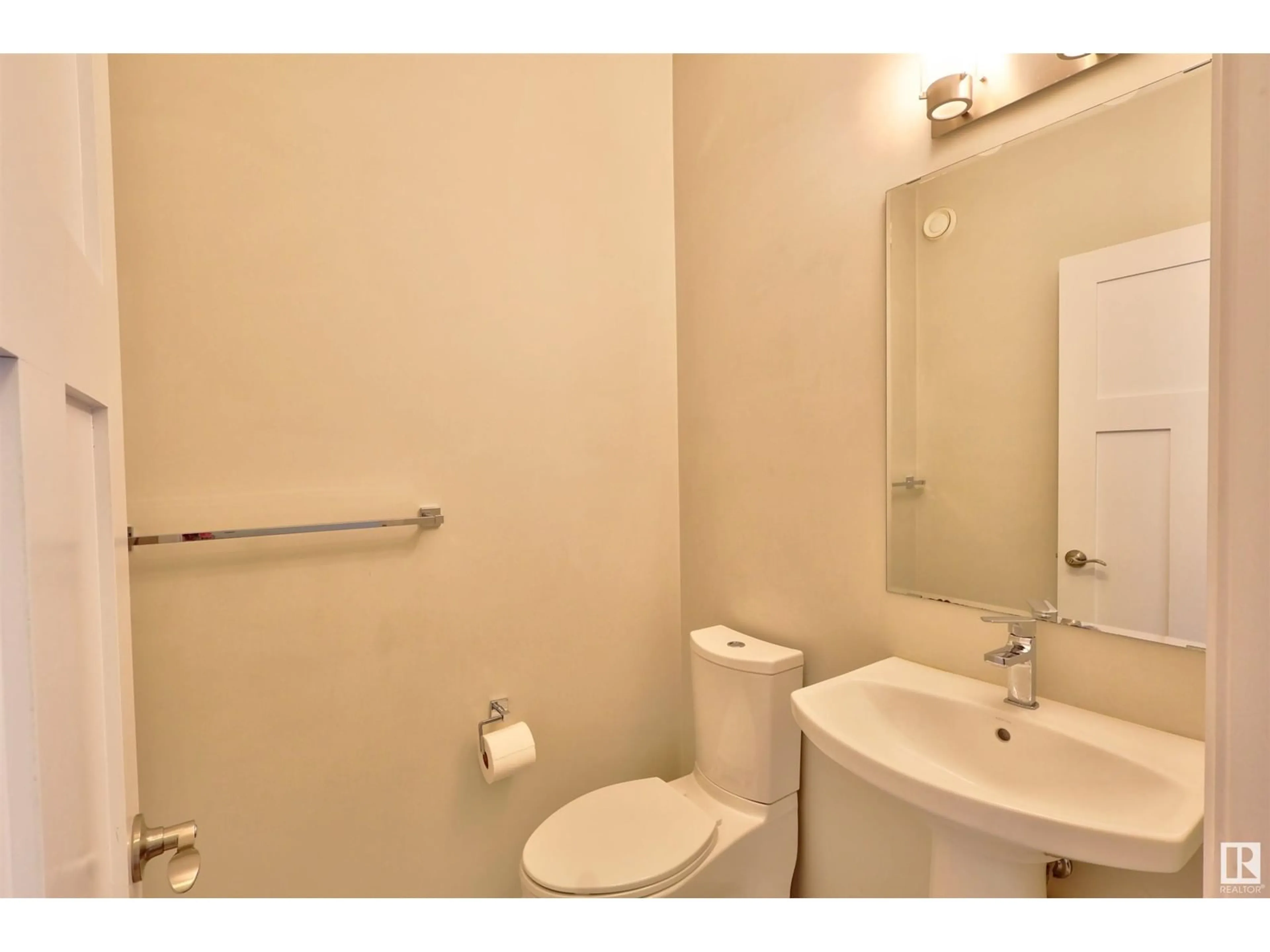 Standard bathroom, unknown for 3205 ABBOTT CR, Edmonton Alberta T6W2V3
