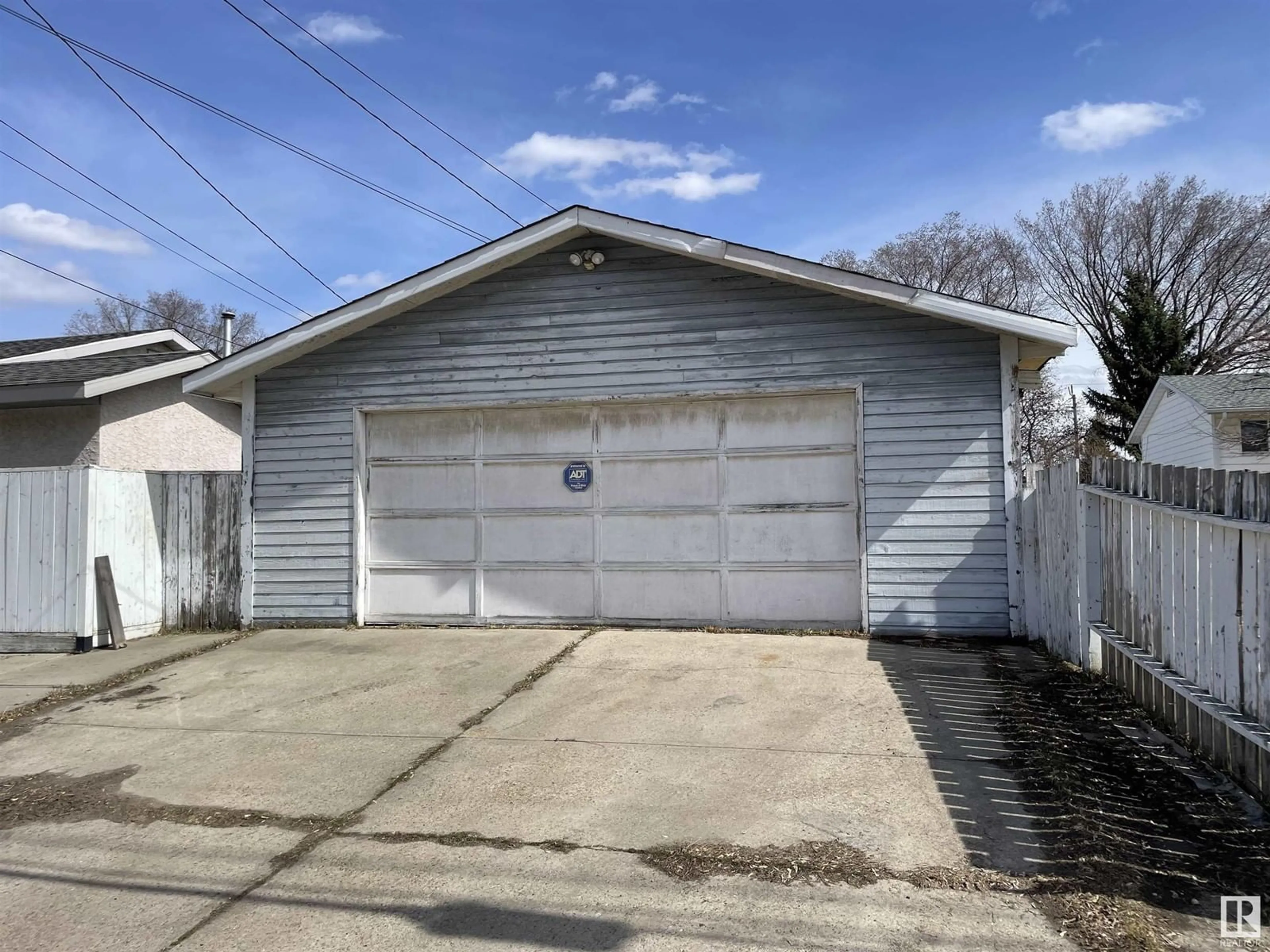 Indoor garage for NW - 12816 103 ST, Edmonton Alberta T5E4M1