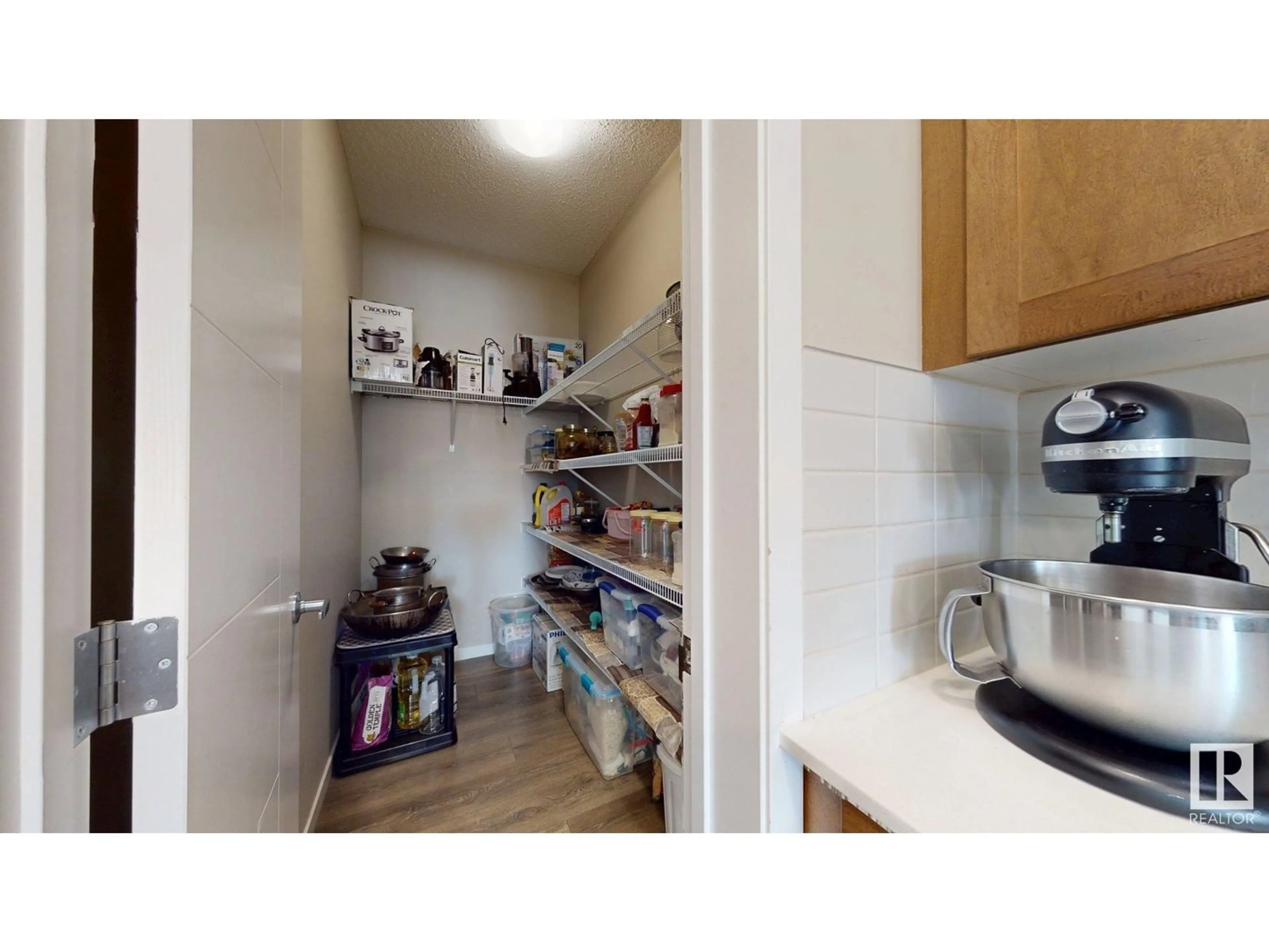 Standard kitchen, unknown for 1303 27 ST, Edmonton Alberta T6T0K1