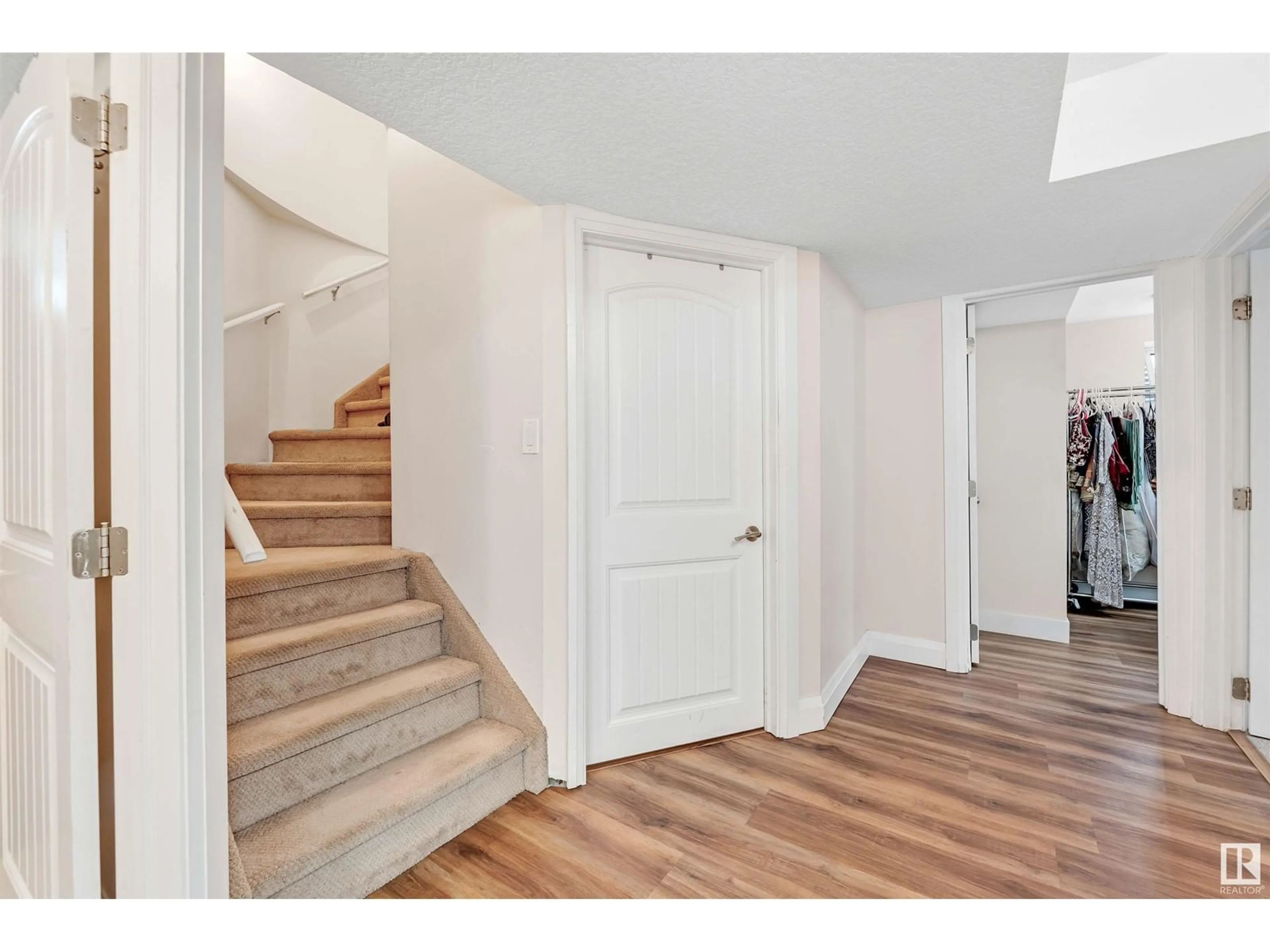 Indoor entryway for 3411 23 ST, Edmonton Alberta T6T0B2