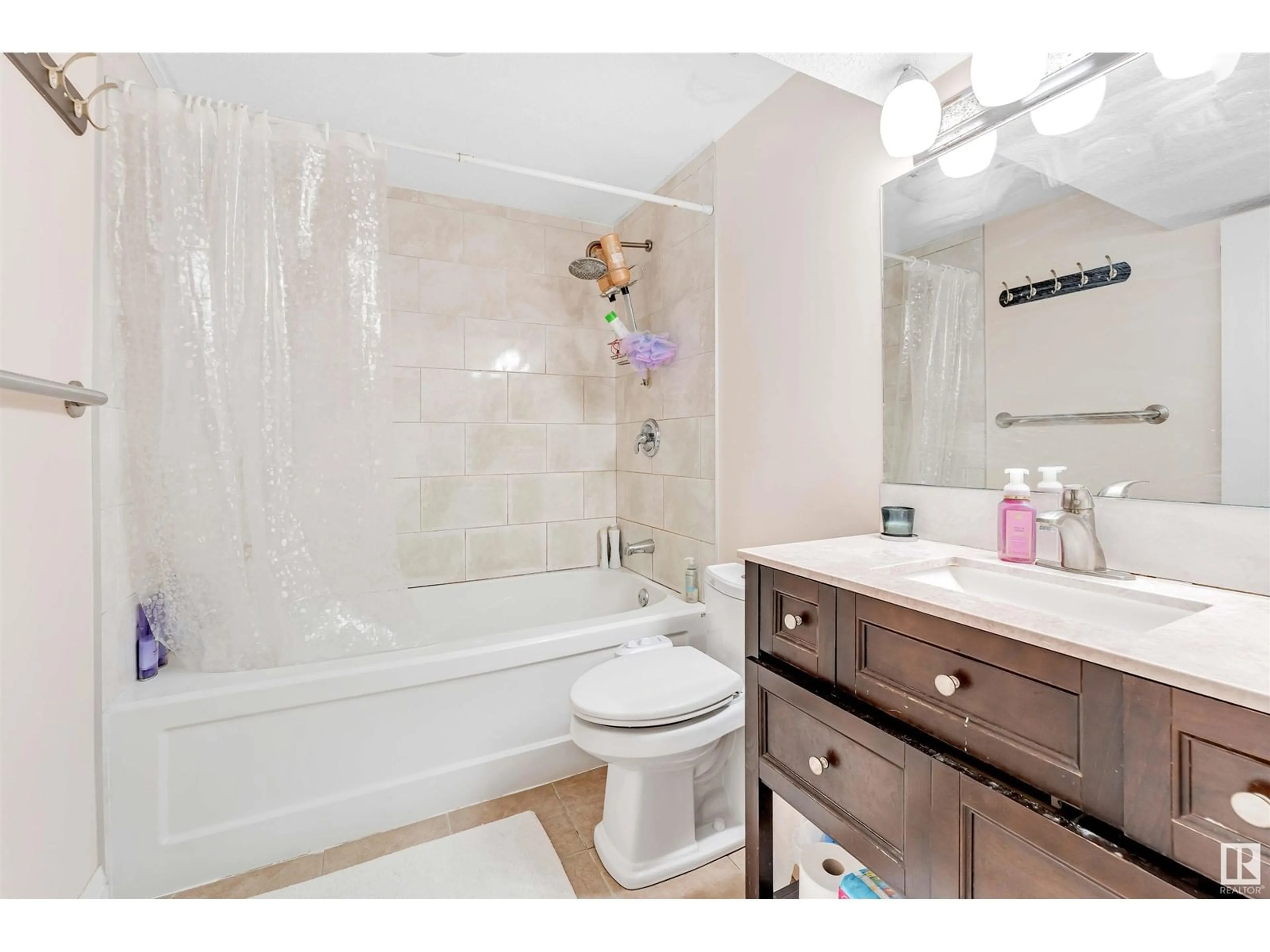 Standard bathroom, ceramic/tile floor for 3411 23 ST, Edmonton Alberta T6T0B2