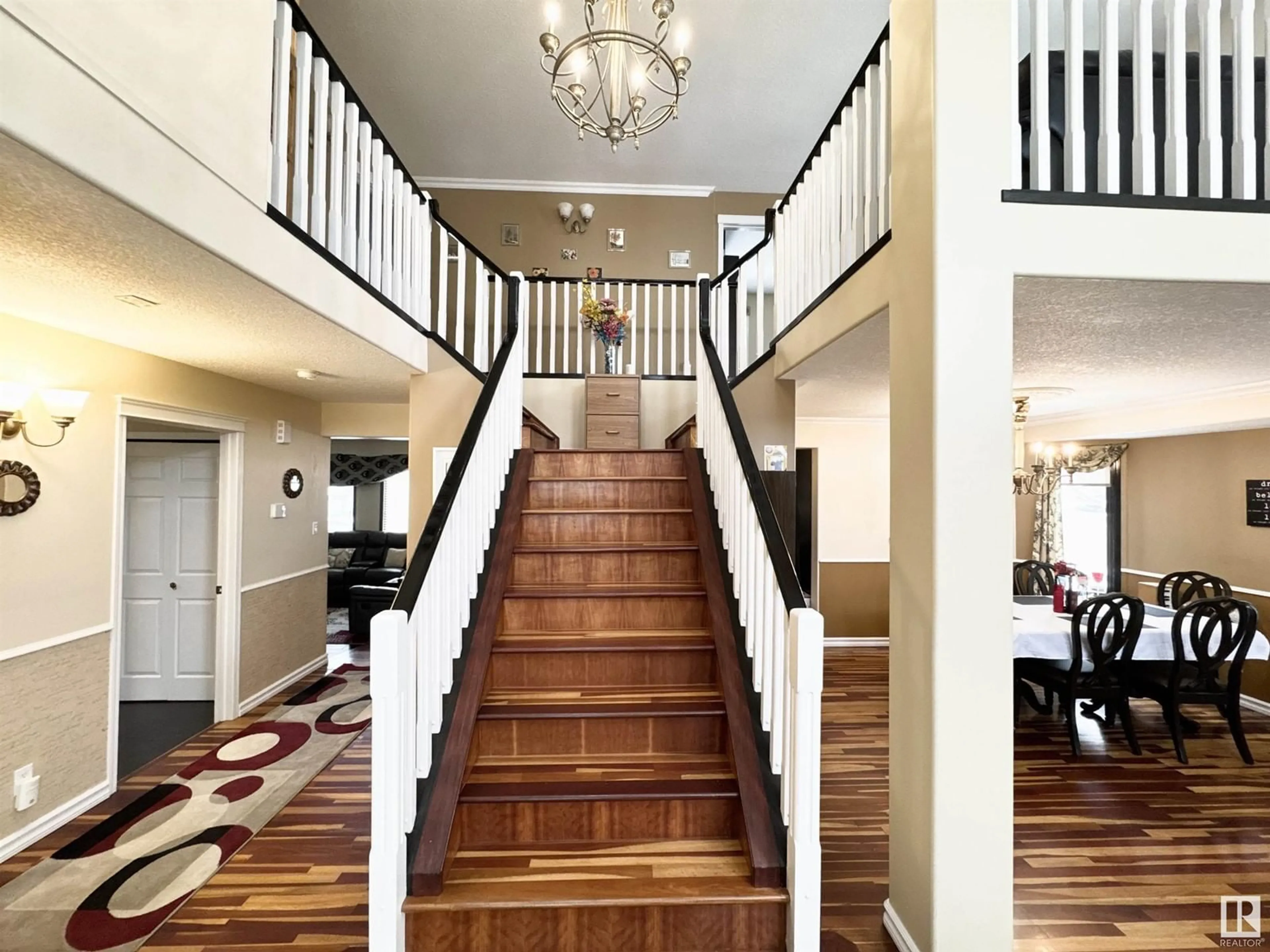 Indoor foyer for NW - 4318 46 ST, Edmonton Alberta T6L6L9