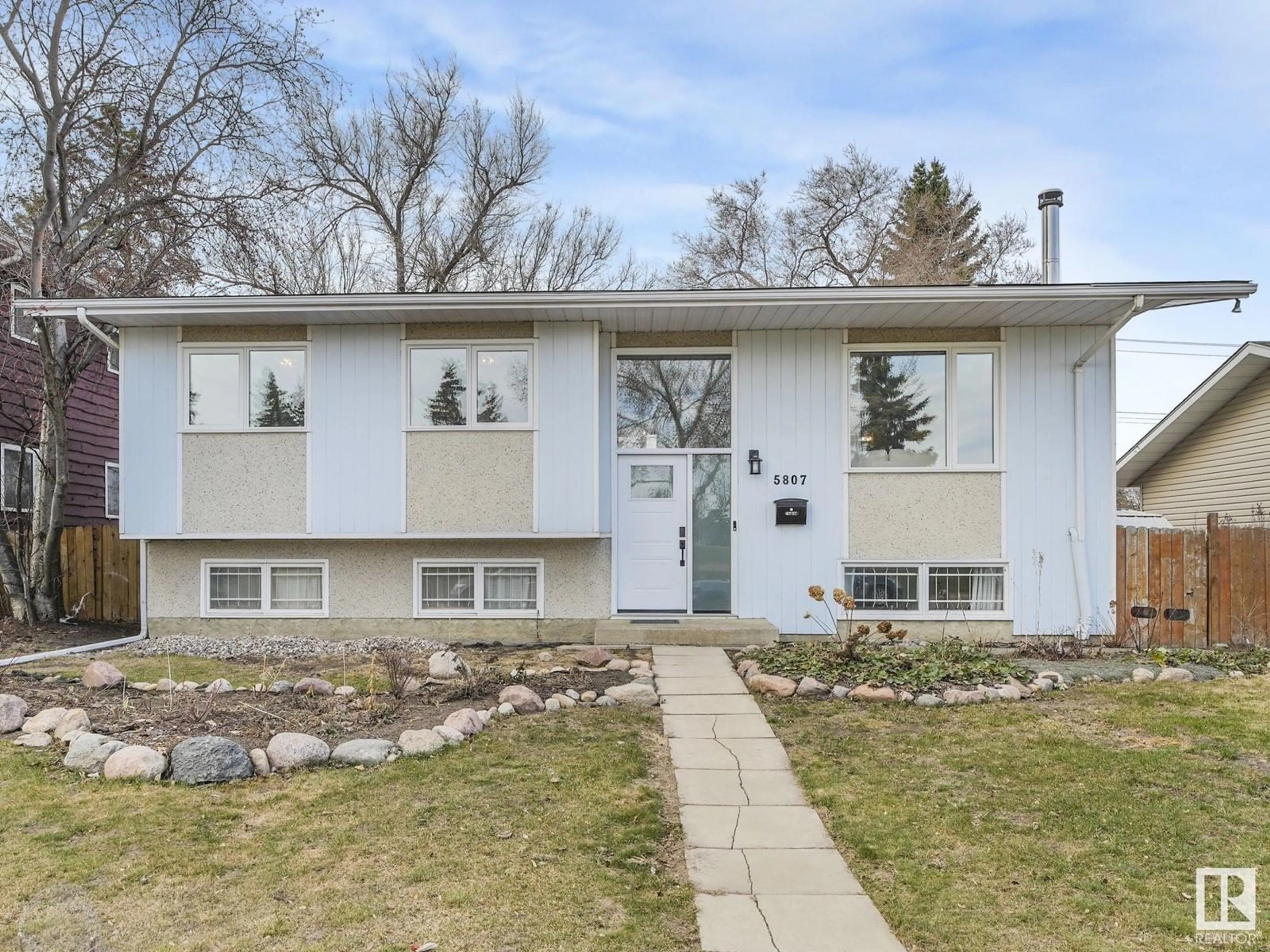 Home with vinyl exterior material, street for 5807 138 AV, Edmonton Alberta T5A1E4
