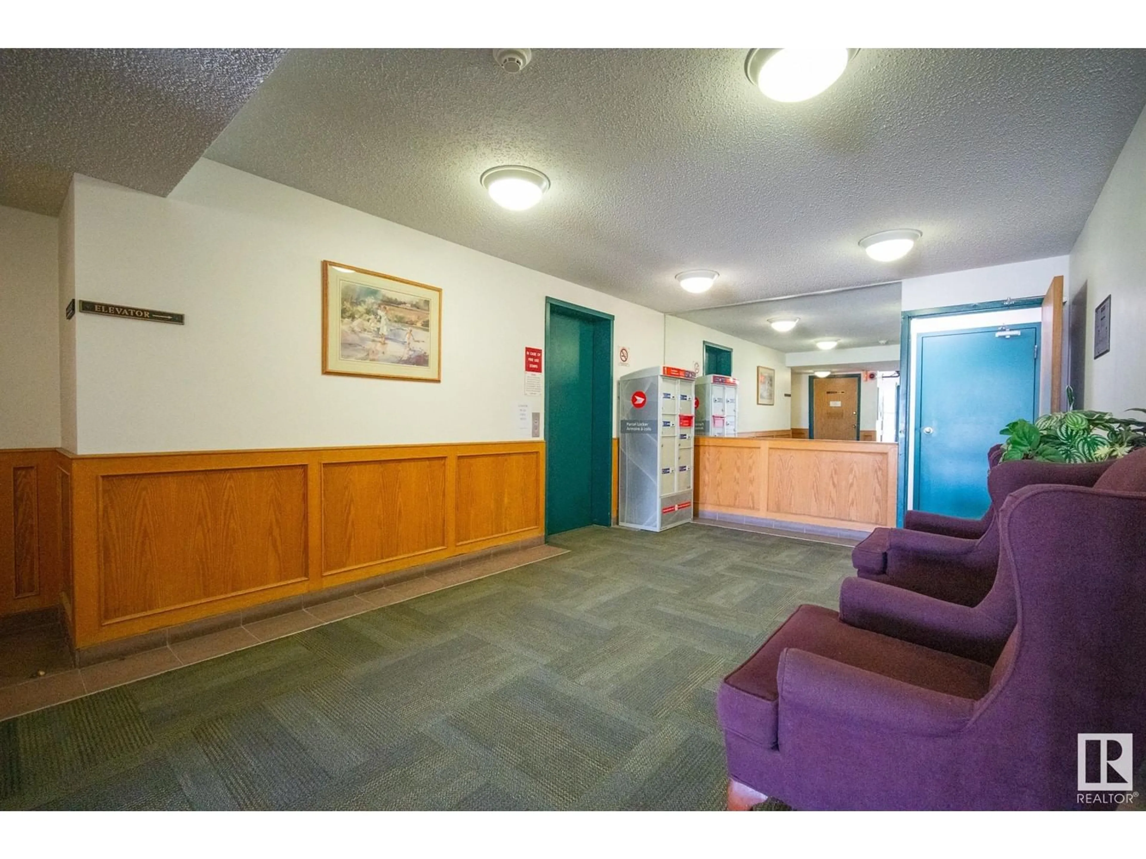 Indoor foyer for 216 - 10511 19 AV, Edmonton Alberta T6J5S8