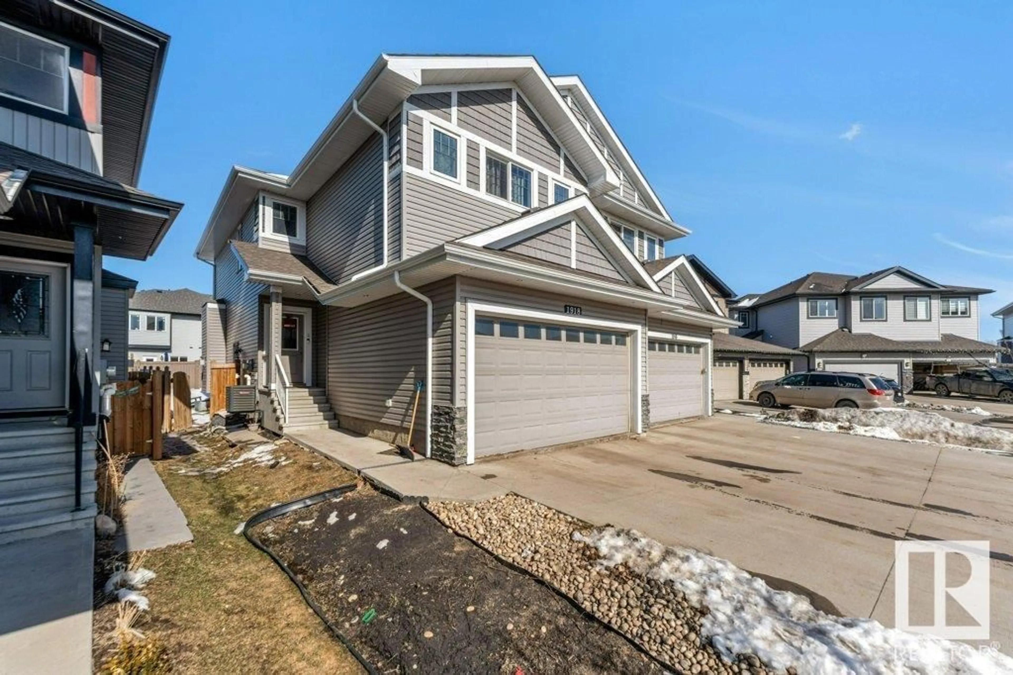 Home with vinyl exterior material, street for 1918 15 AV, Edmonton Alberta T6T2B6