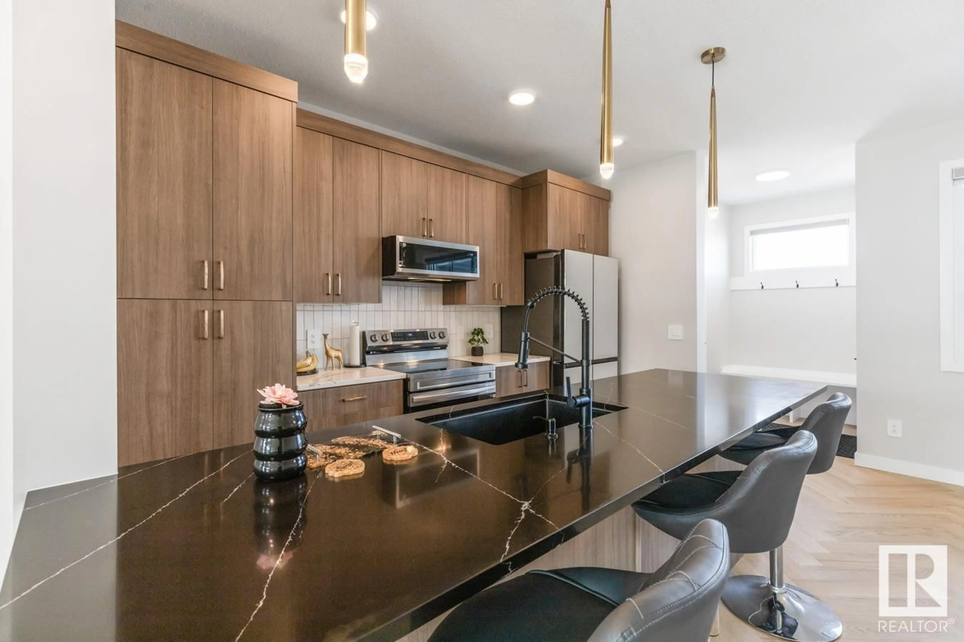 Open concept kitchen, unknown for 1494 KESWICK DR, Edmonton Alberta T6W4Y8