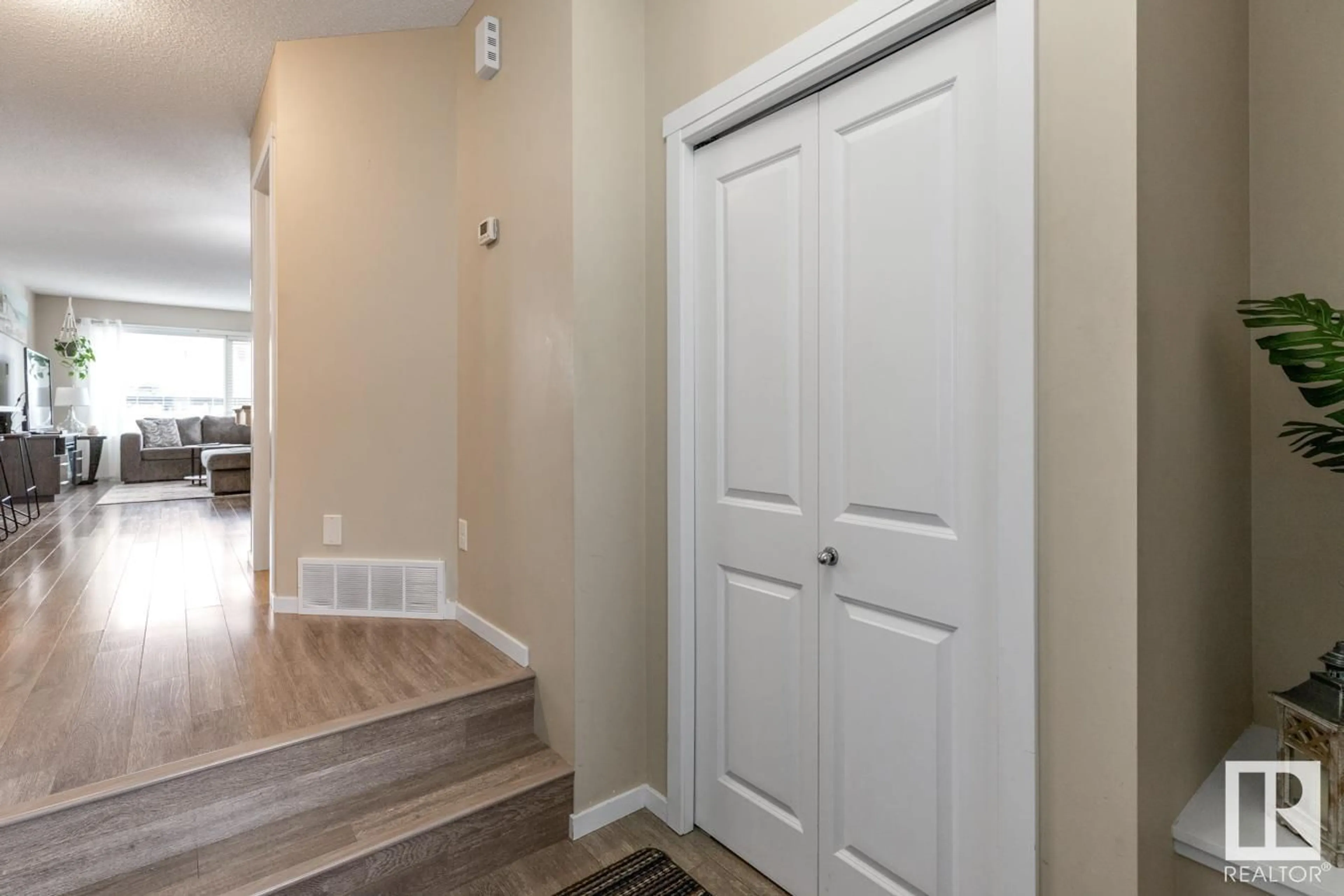 Indoor entryway for 254 STURTZ BN, Leduc Alberta T9E0Y5