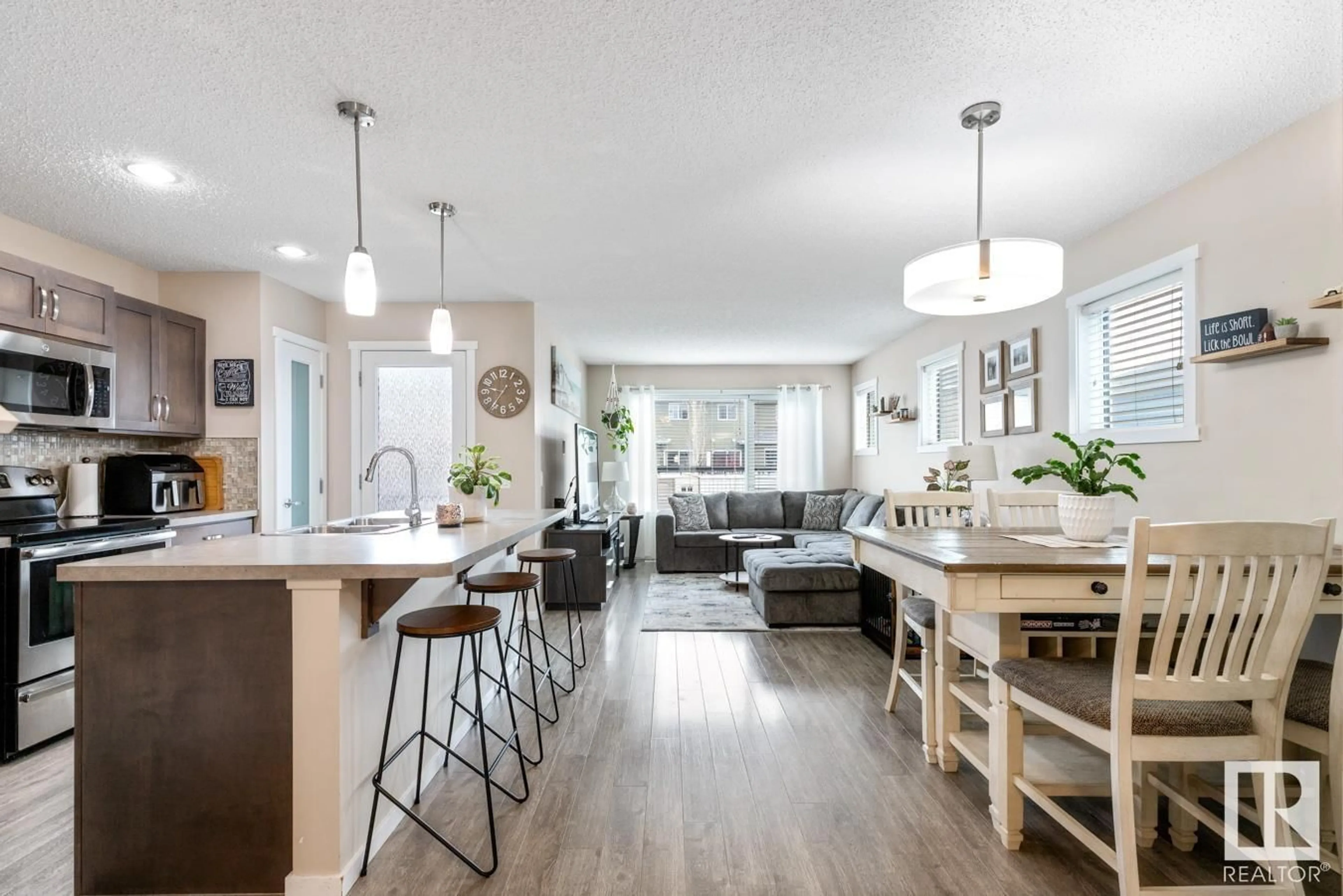 Open concept kitchen, unknown for 254 STURTZ BN, Leduc Alberta T9E0Y5