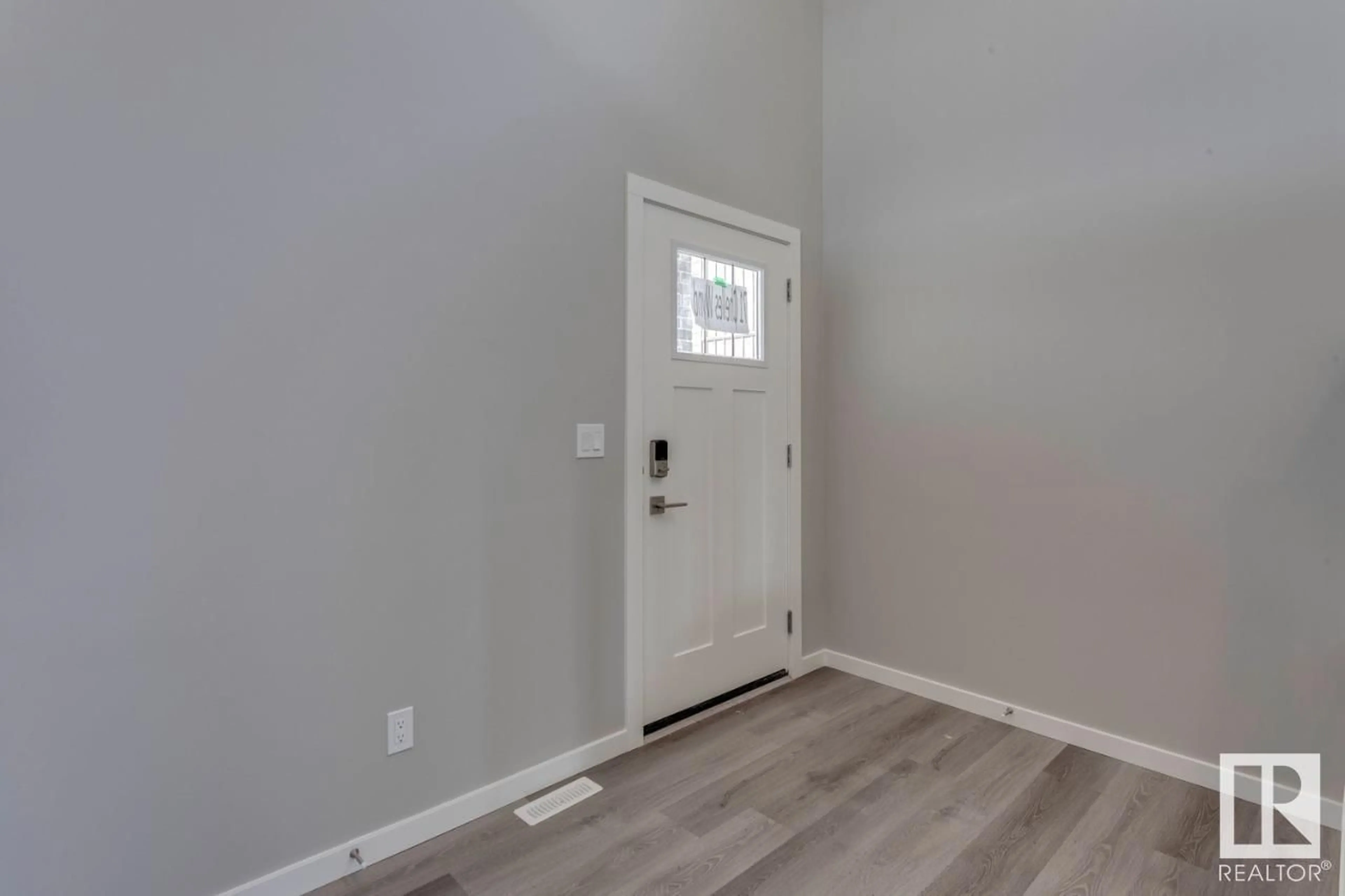 Indoor entryway for 71 CHELLES WD, St. Albert Alberta T8N0R6