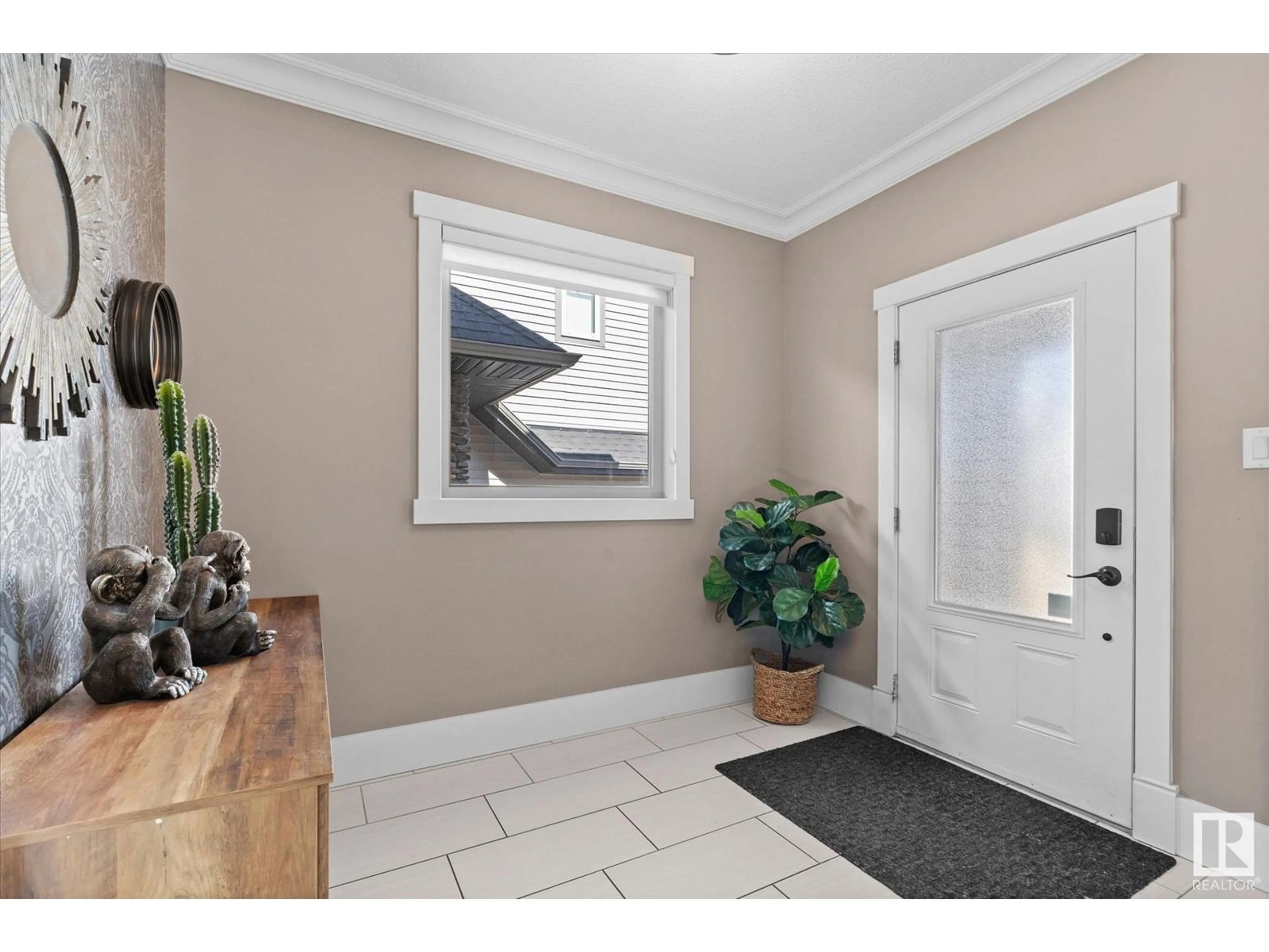 Indoor entryway for 2003 AINSLIE LINK, Edmonton Alberta T6W2M1