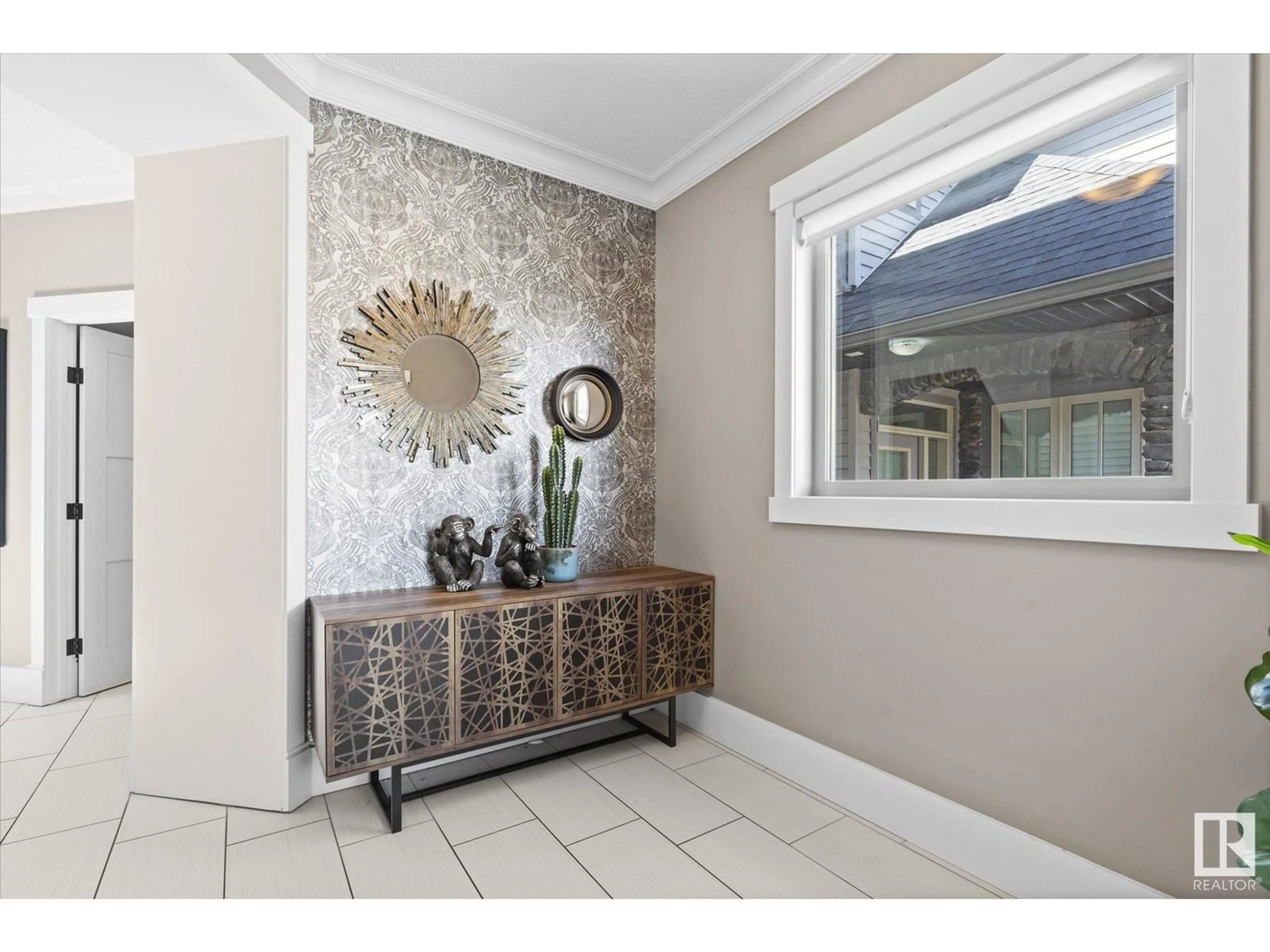 Indoor entryway for 2003 AINSLIE LINK, Edmonton Alberta T6W2M1
