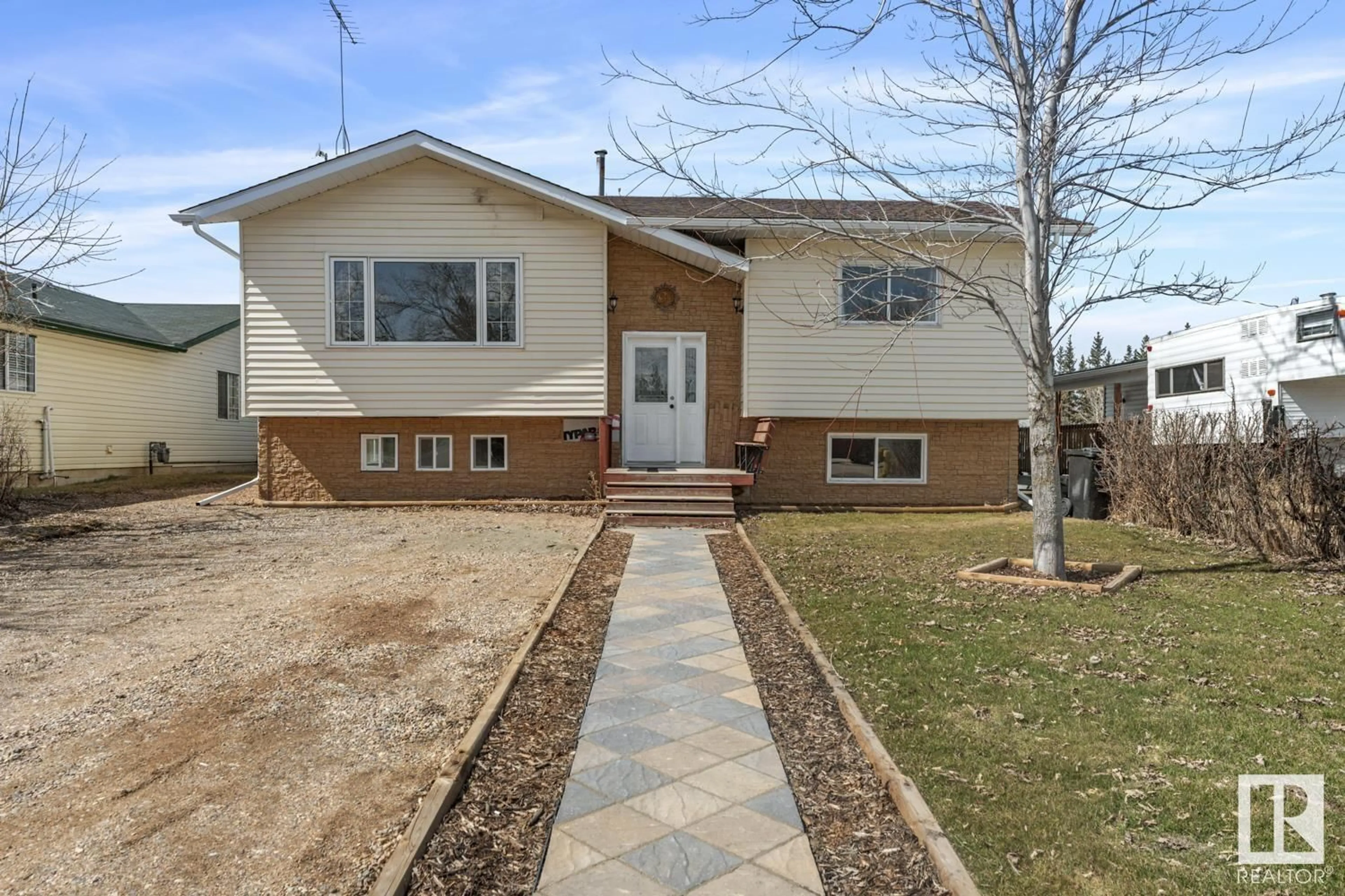Home with vinyl exterior material, street for 5012 49 ST, Ardmore Alberta T0A0B0