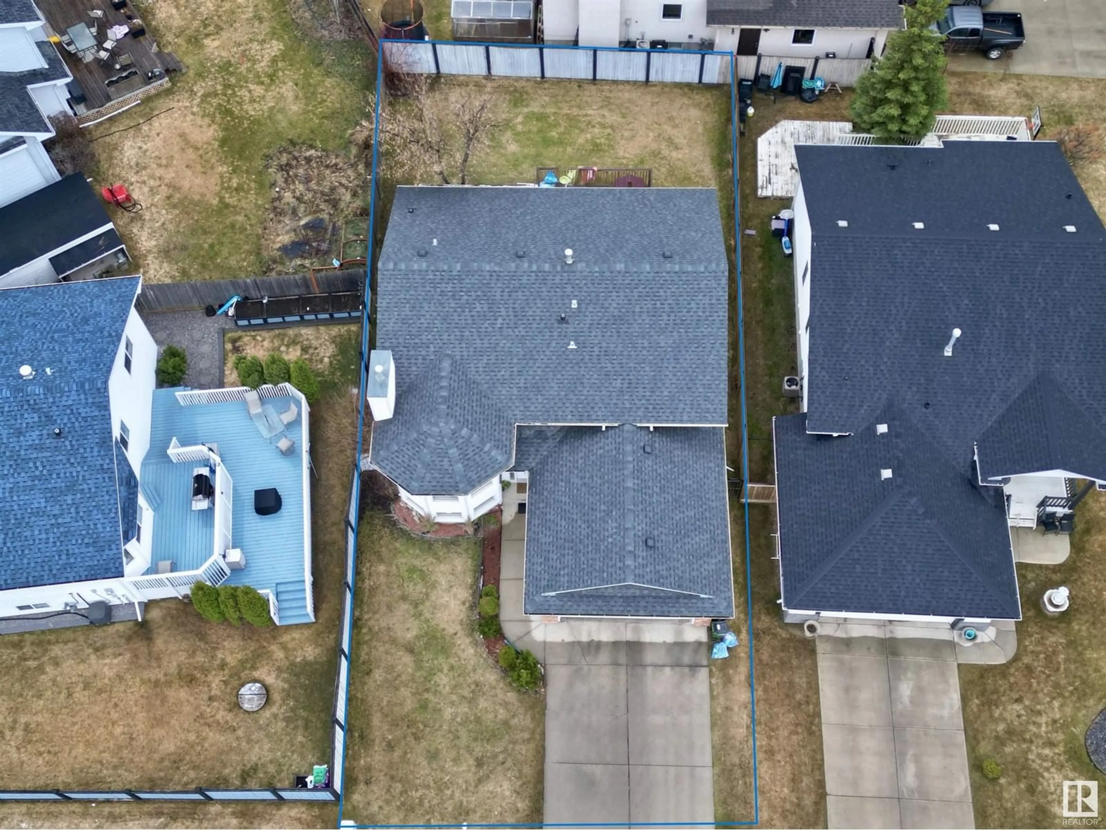 A pic from outside/outdoor area/front of a property/back of a property/a pic from drone, unknown for 3828 41 ST, Edmonton Alberta T6L6R5
