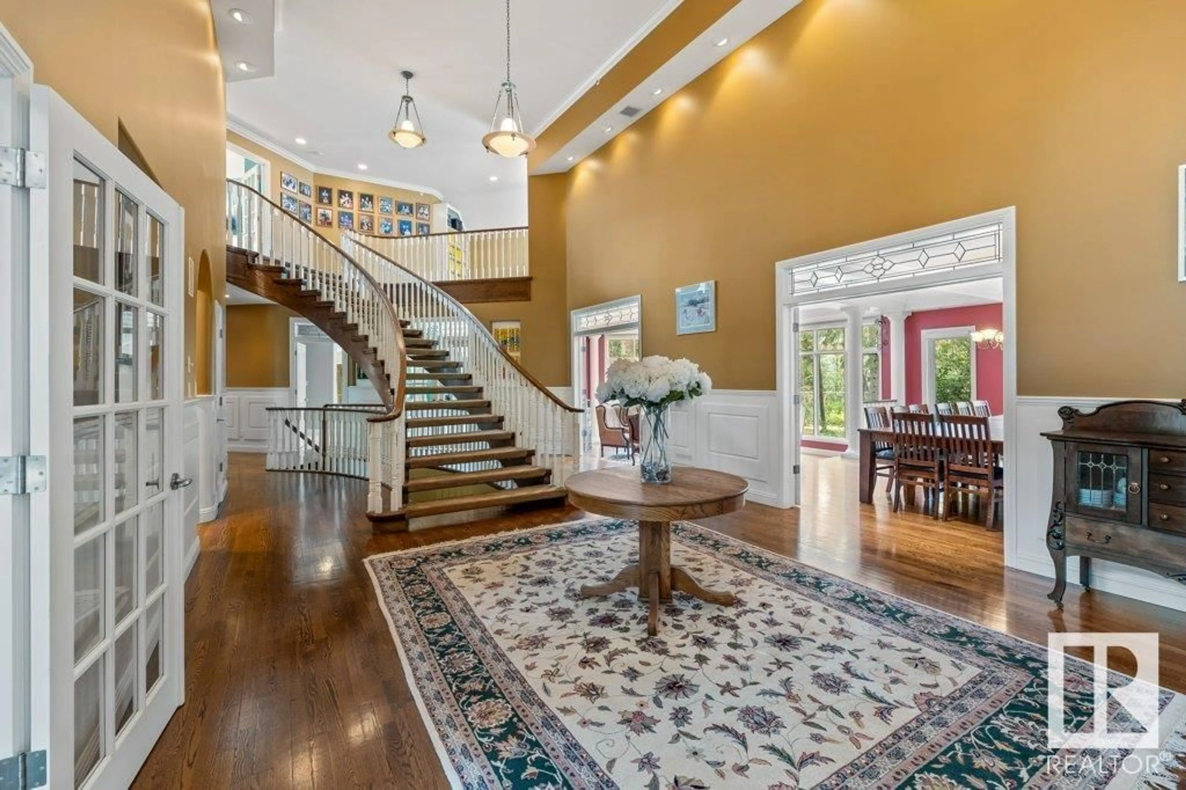Indoor foyer for 54020 RGE RD 261, Rural Sturgeon County Alberta T8T0C1