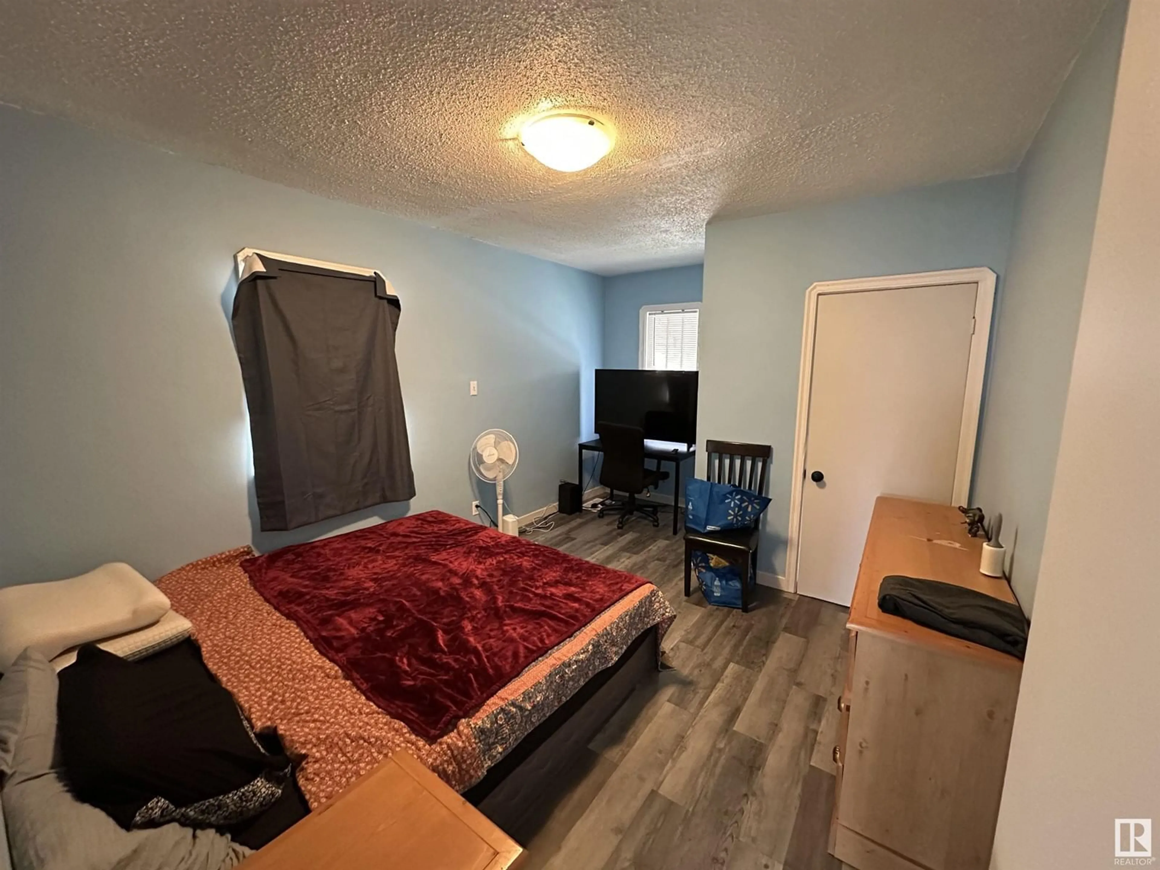 A pic of a room for 9546 108A AV NW, Edmonton Alberta T5H1C1
