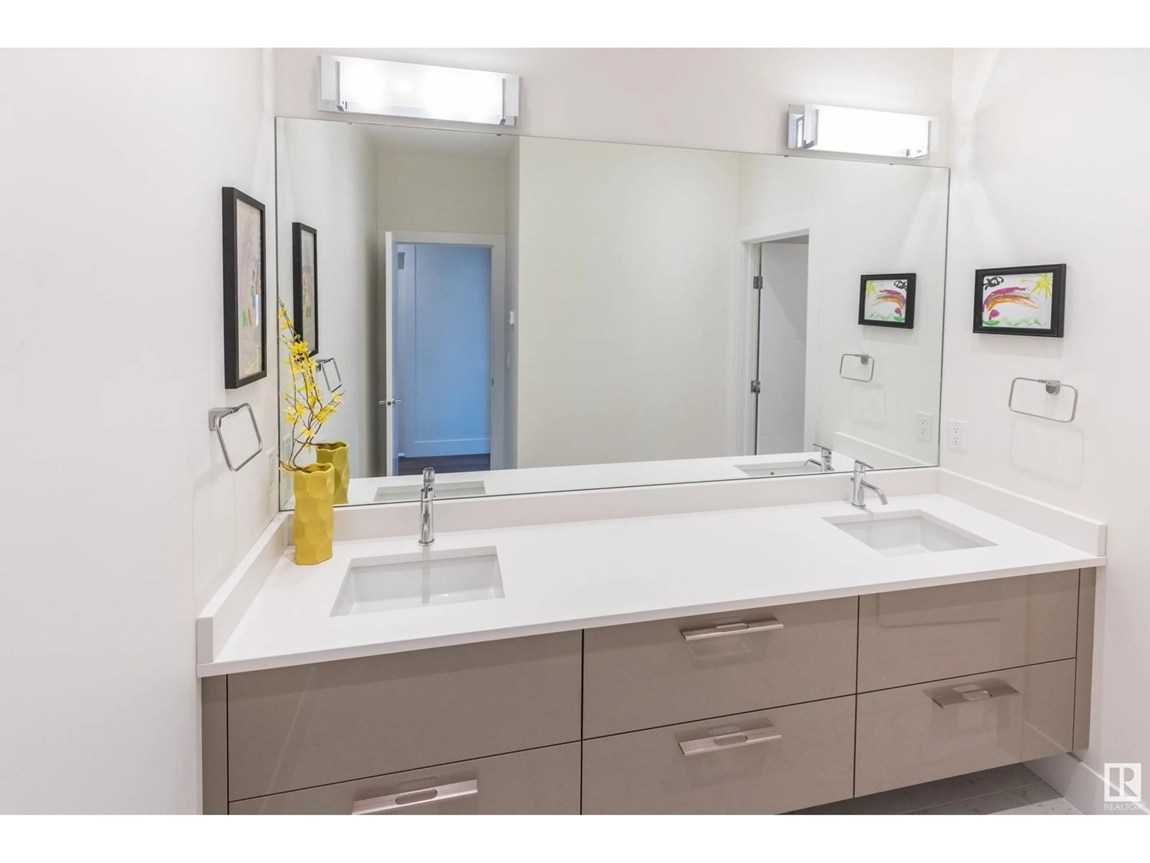 Contemporary bathroom, ceramic/tile floor for 170 - 52367 RGE ROAD 223, Rural Strathcona County Alberta T8C1A8