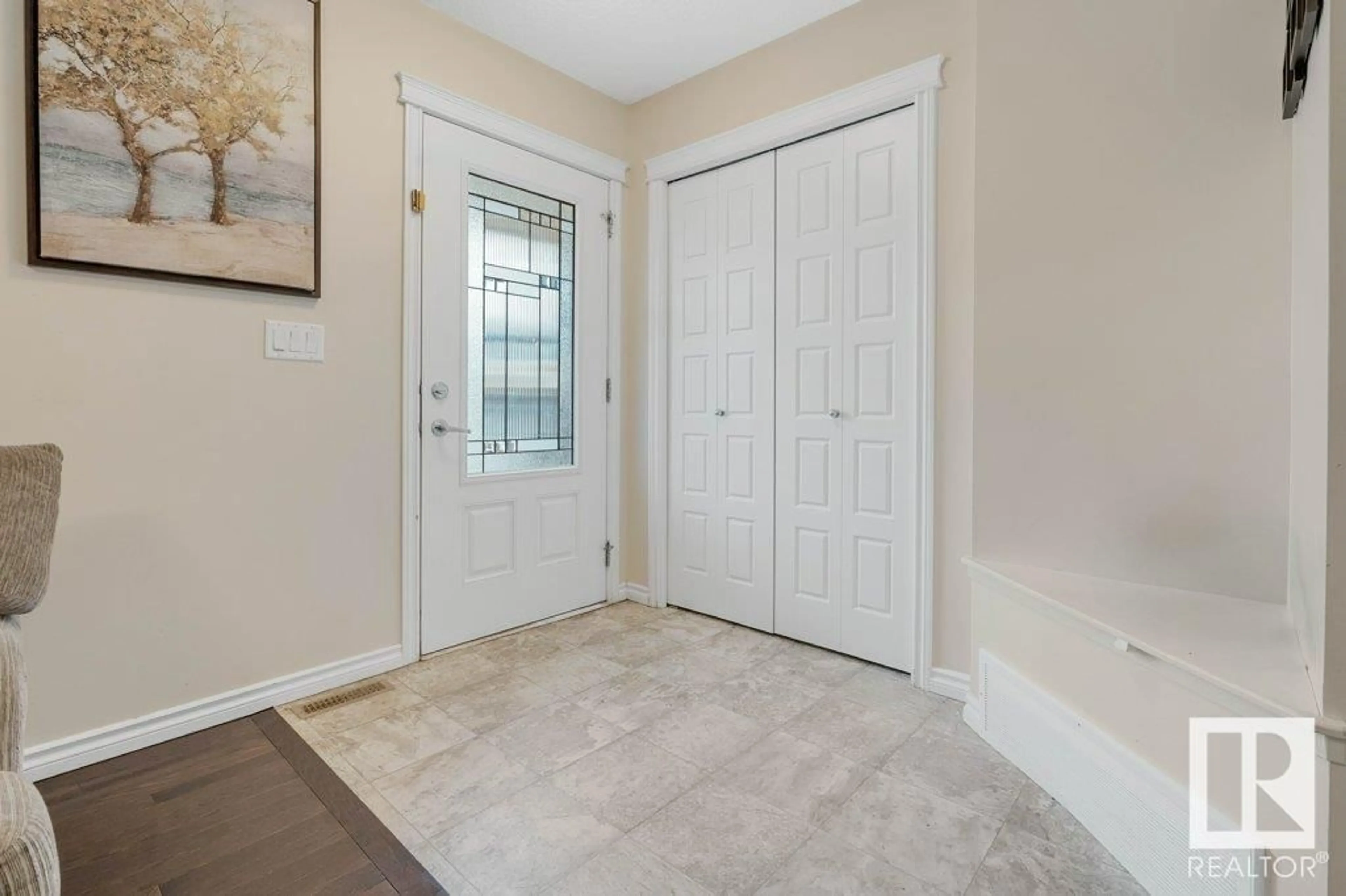 Indoor entryway for 21951 91 AV, Edmonton Alberta T5T6Z8