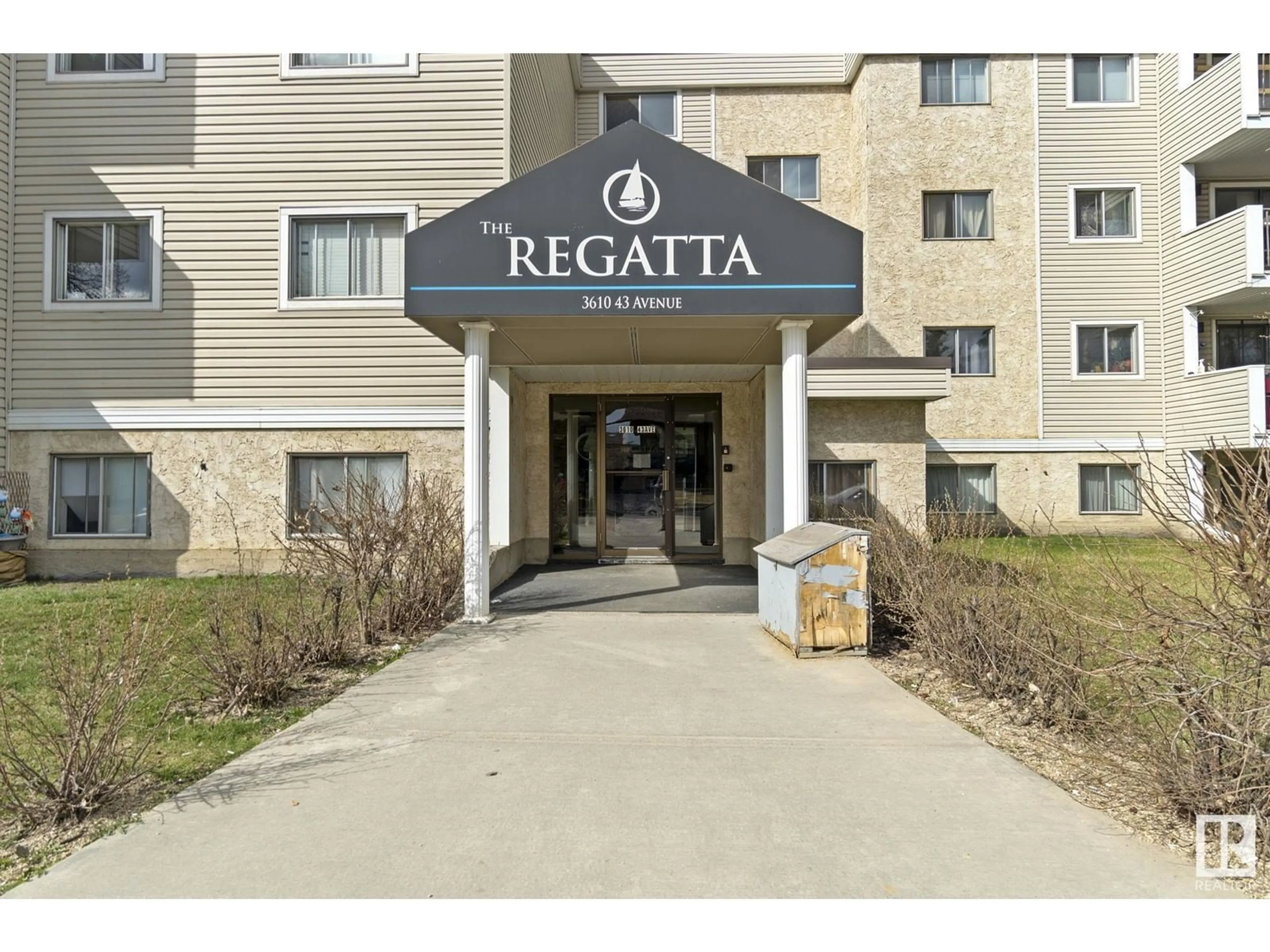 Indoor foyer for 111 - 3610 43 AVE, Edmonton Alberta T6L5T2