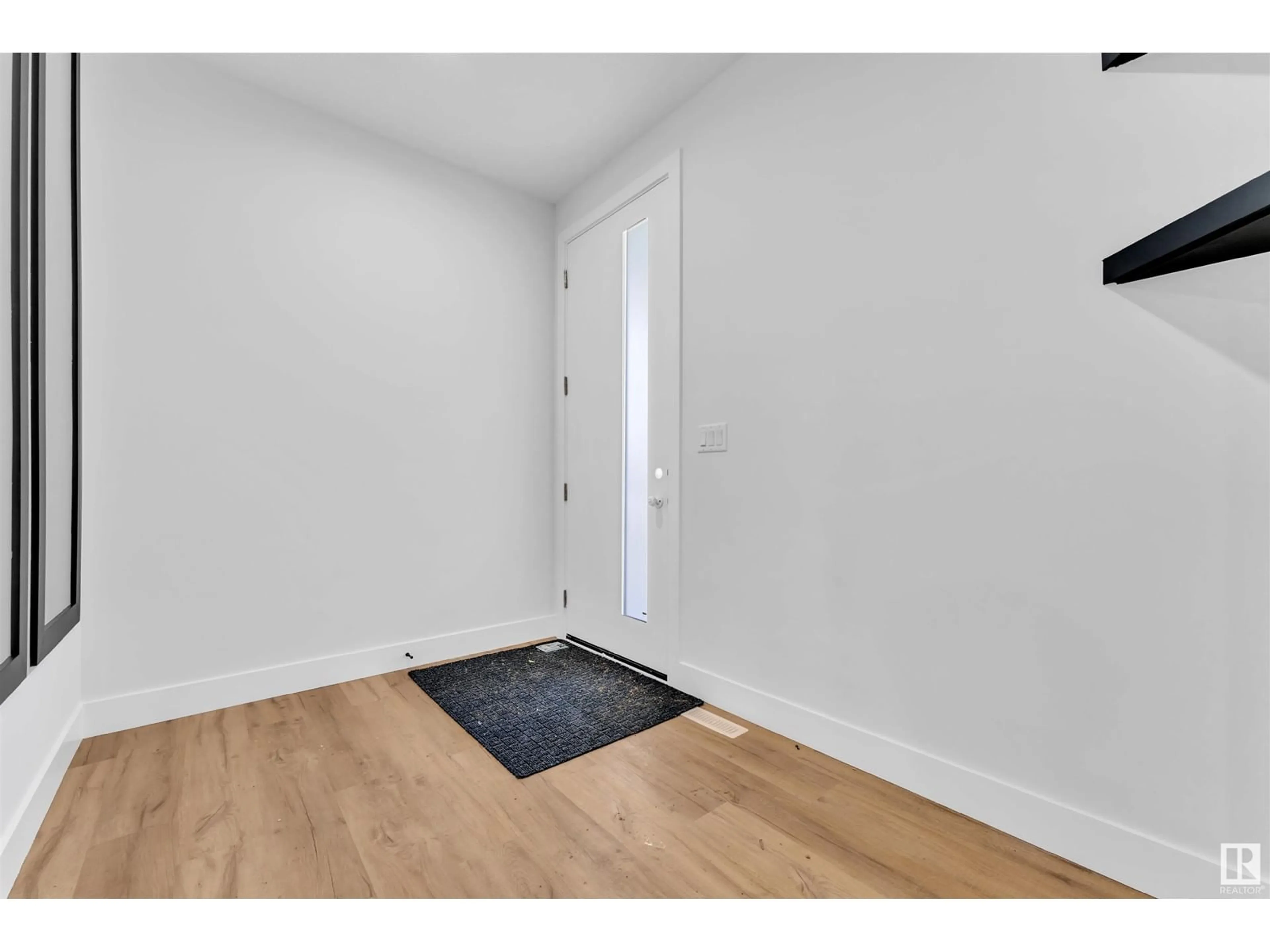 Indoor entryway for 638 ASTORIA WY, Devon Alberta T9G0M7