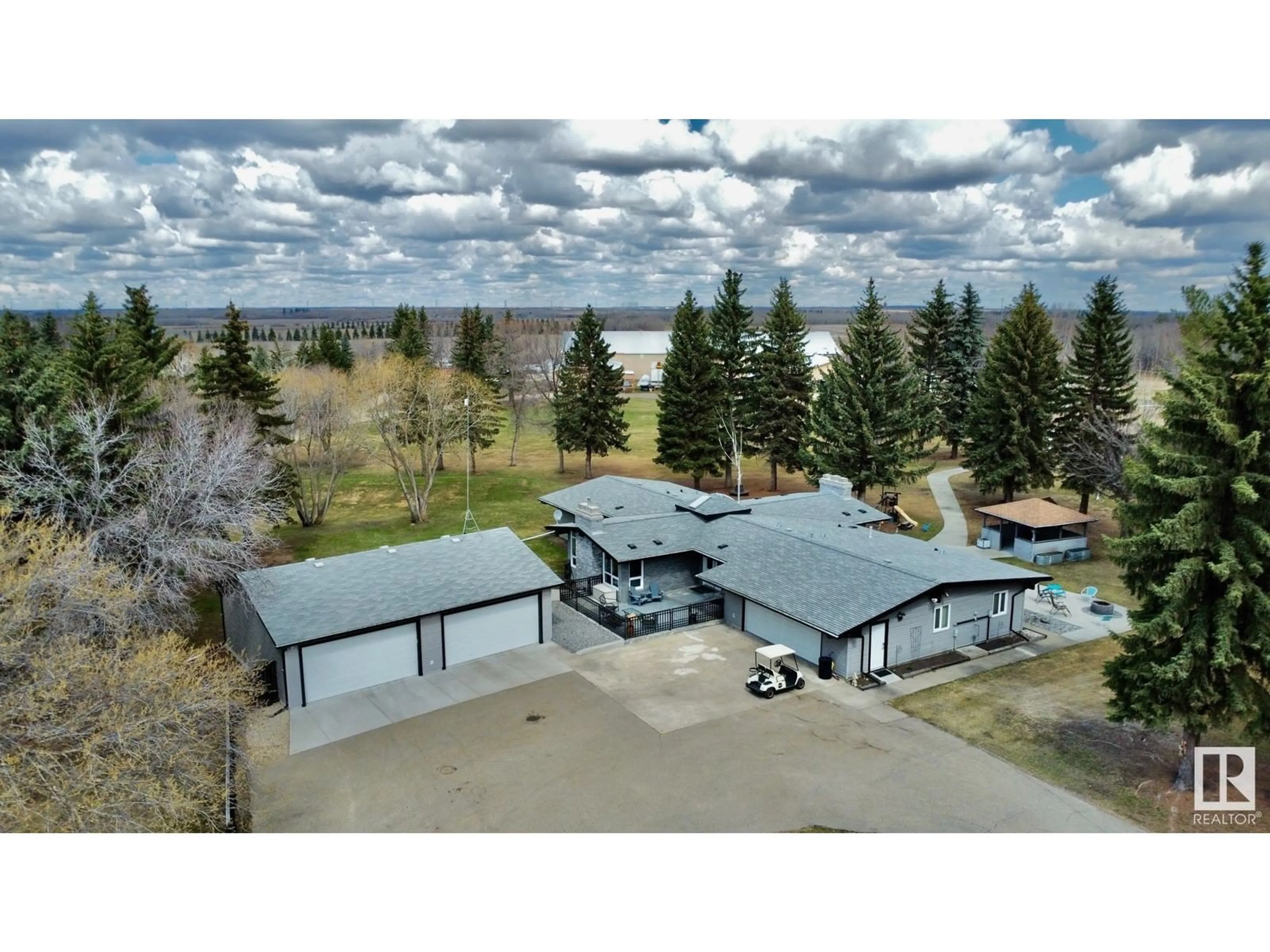 A pic from outside/outdoor area/front of a property/back of a property/a pic from drone, water/lake/river/ocean view for 510 197 AV, Edmonton Alberta T5N6N6